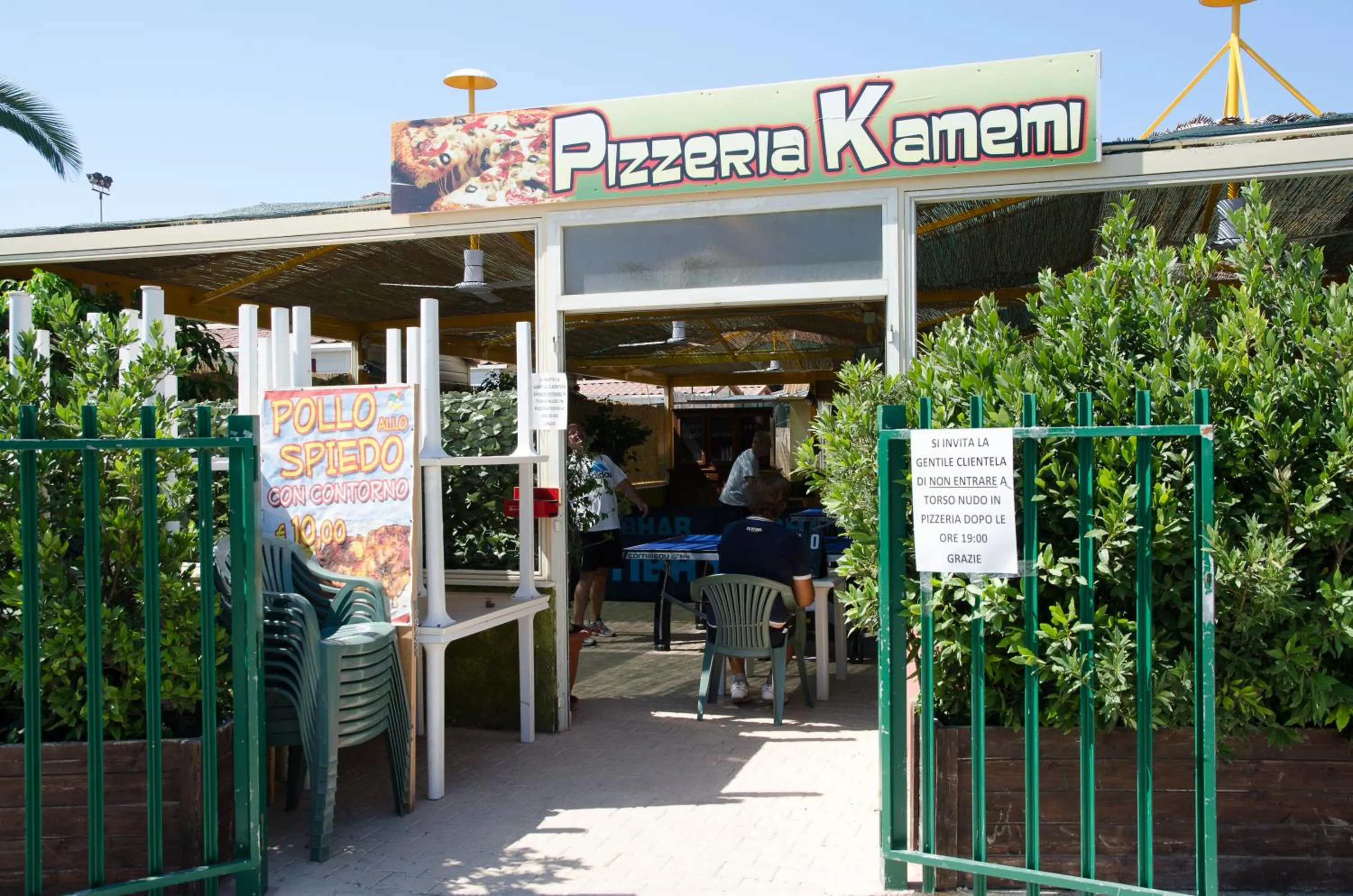 Restaurant/places to eat in Kamemi Village & Camping