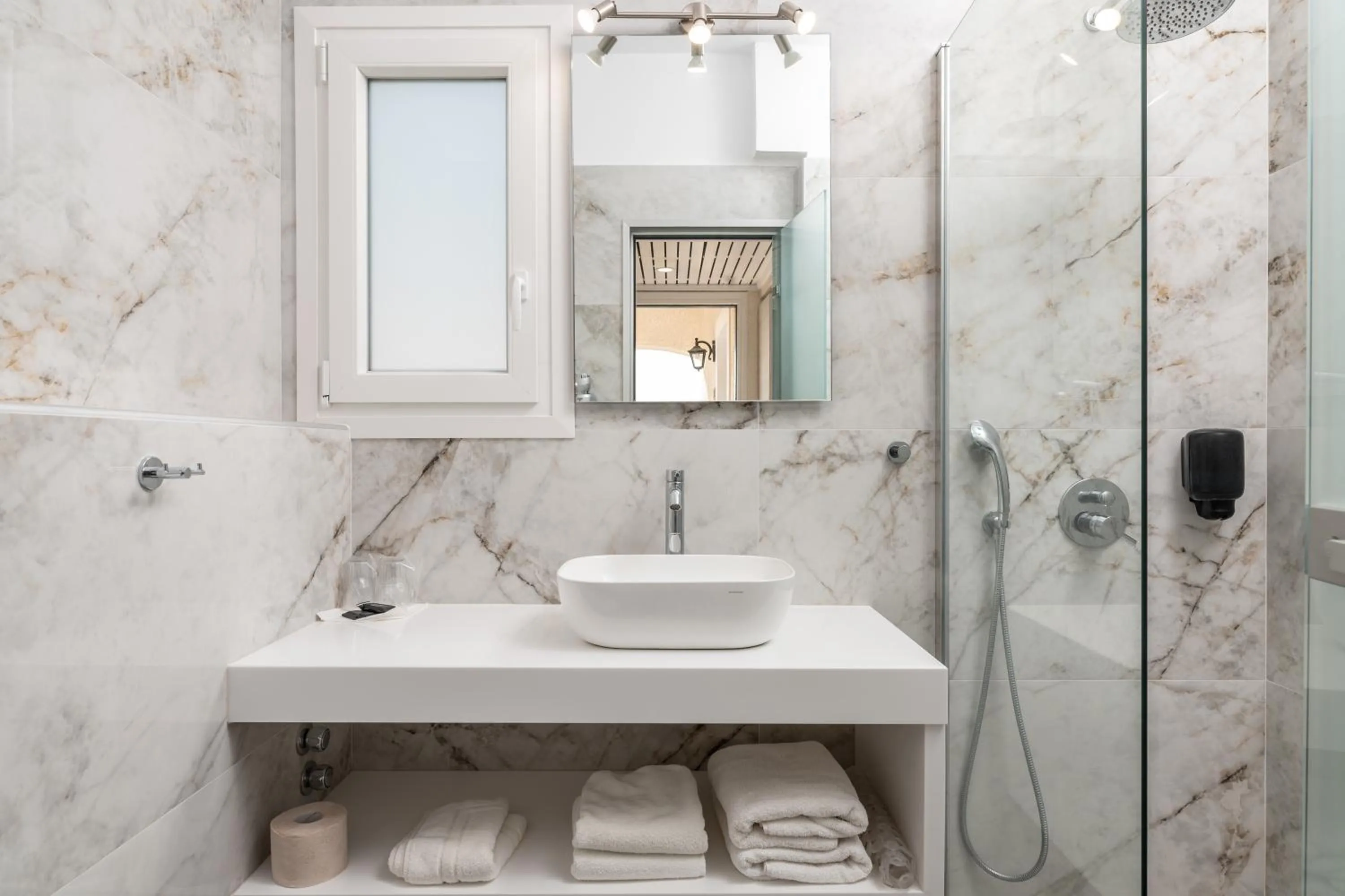 Shower in Hydrele Beach Hotel & Village