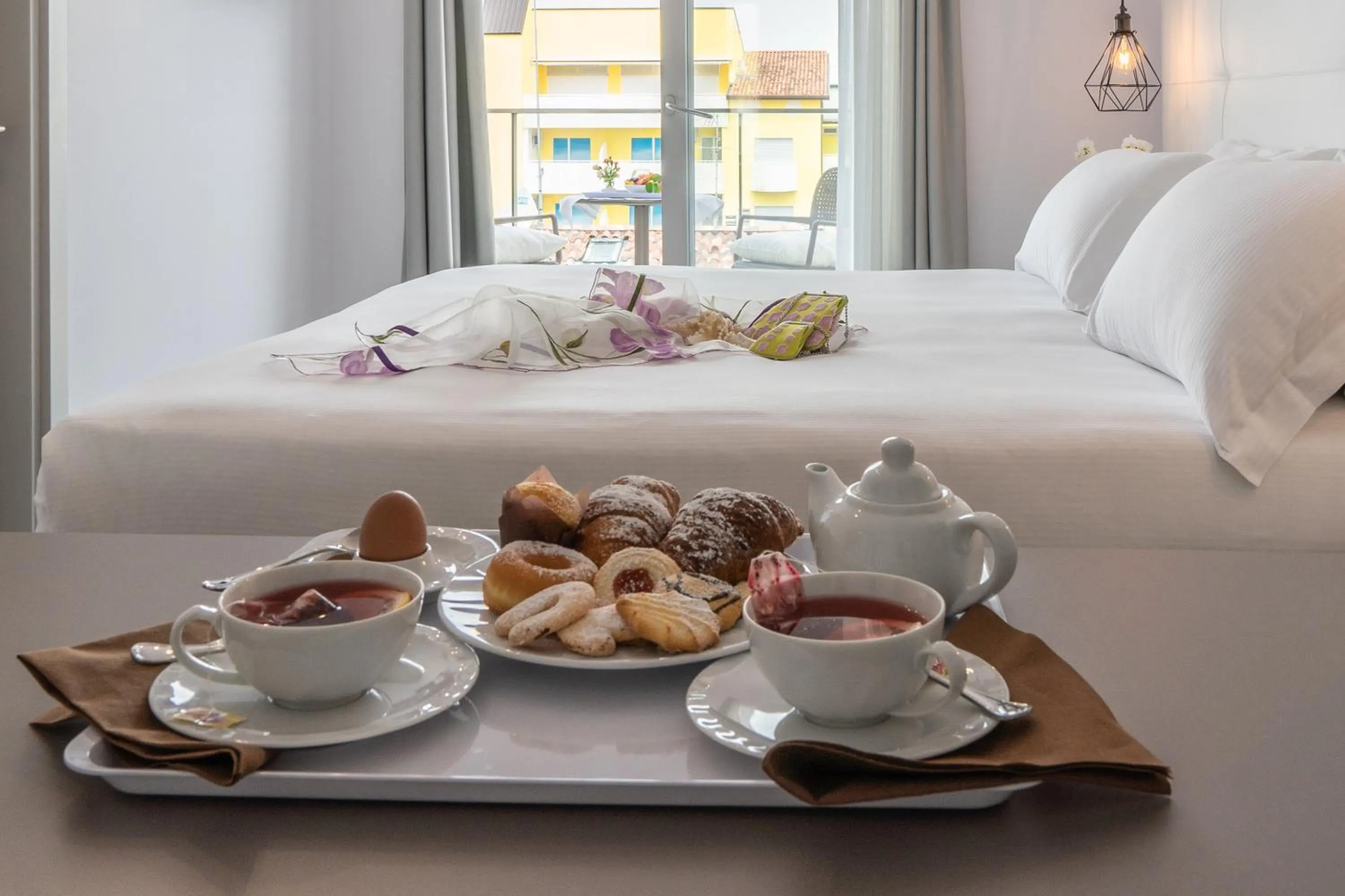Breakfast, Bed in Hotel Elite