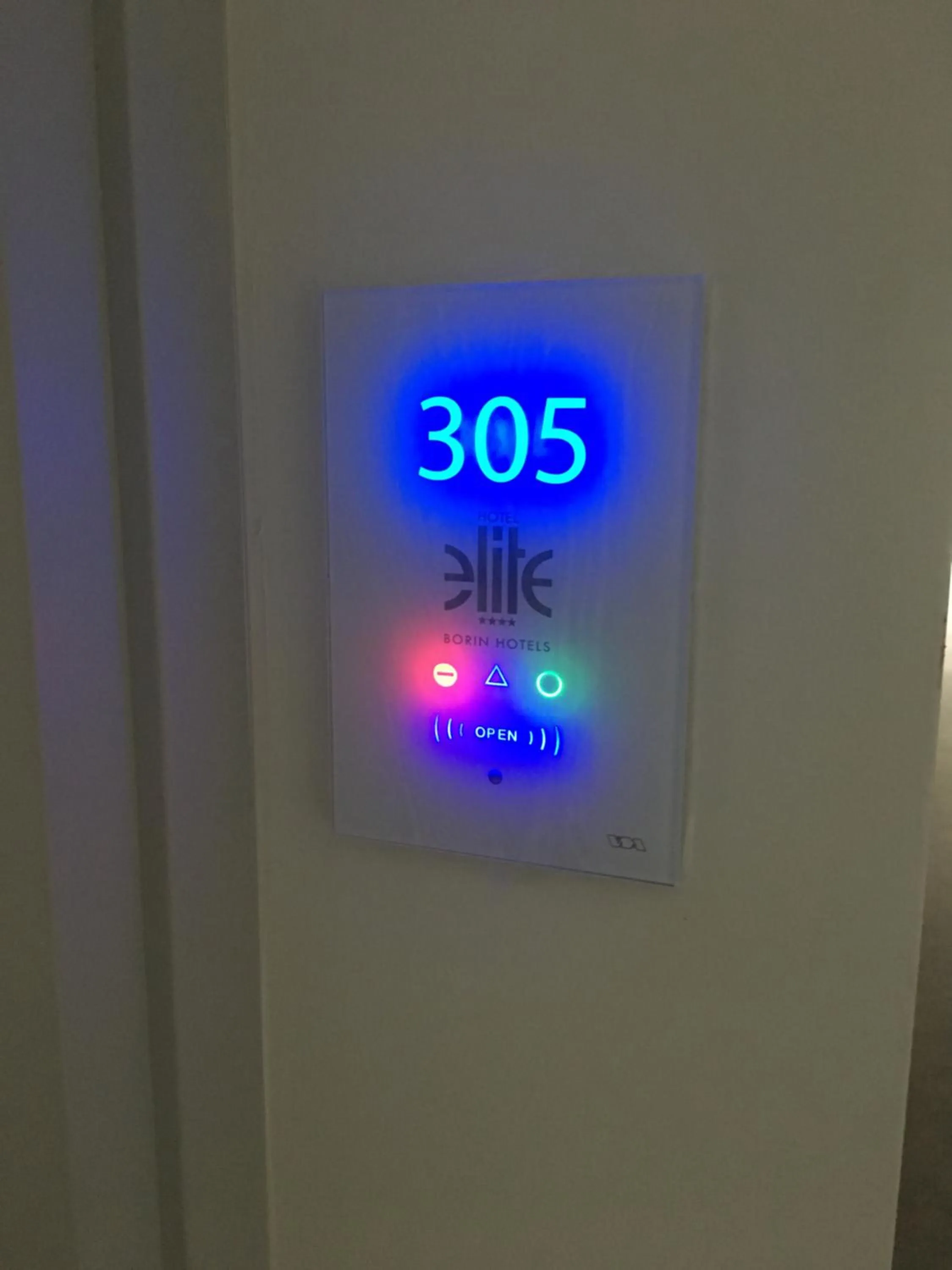 Logo/Certificate/Sign in Hotel Elite