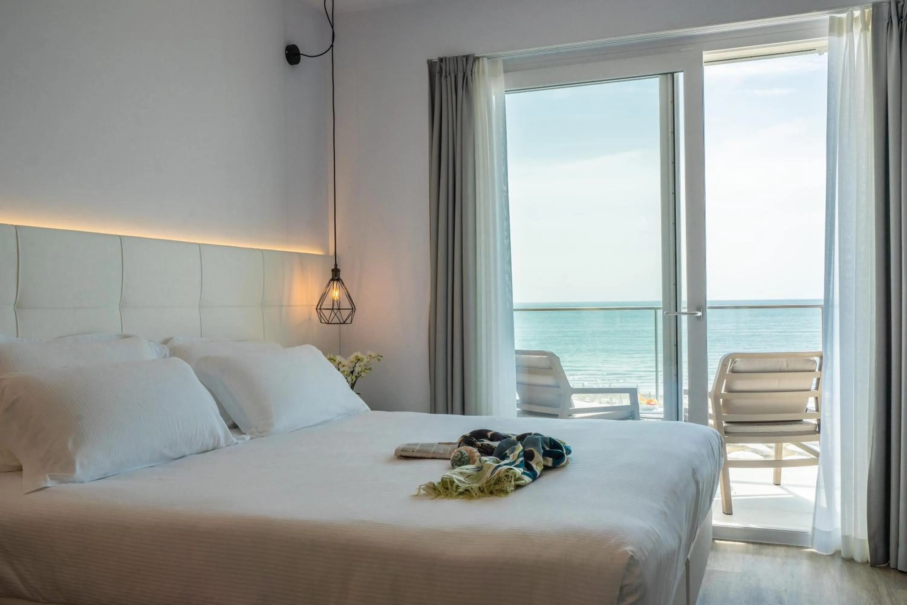 Balcony/Terrace, Bed in Hotel Elite