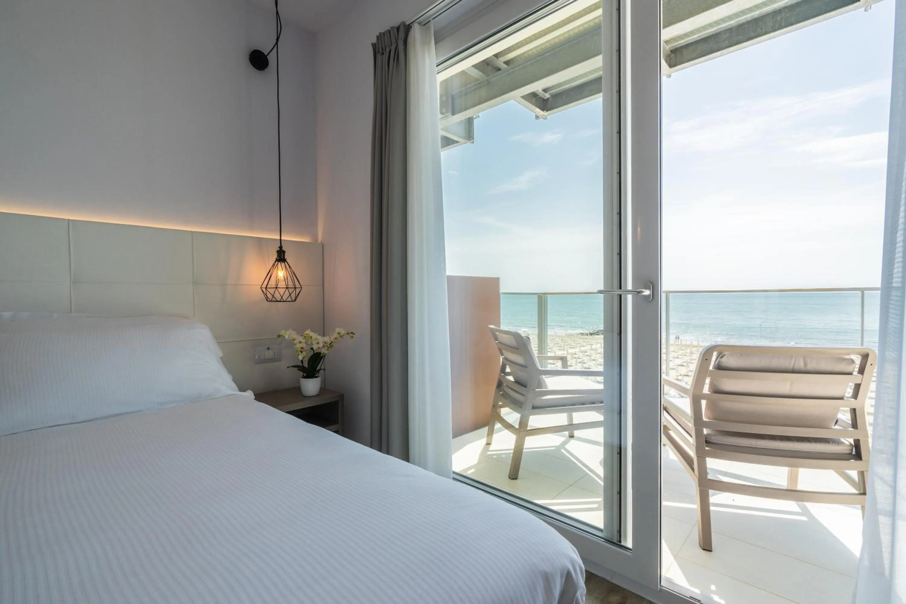 Balcony/Terrace, Bed in Hotel Elite