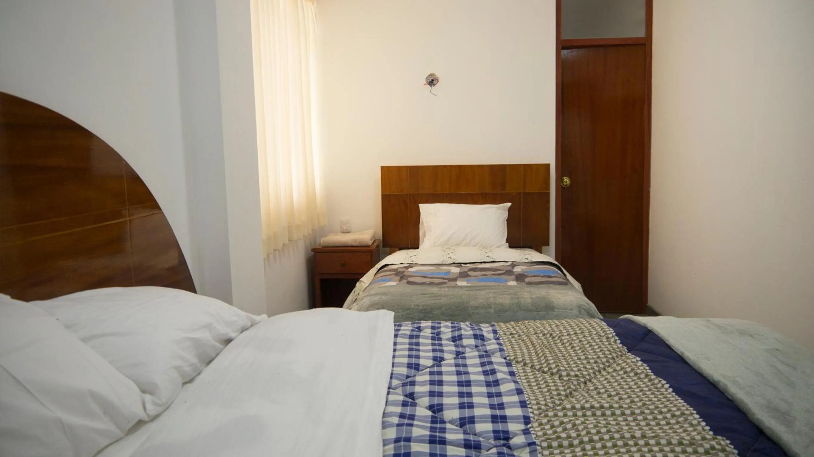 Family, Bed in Hotel Shelter