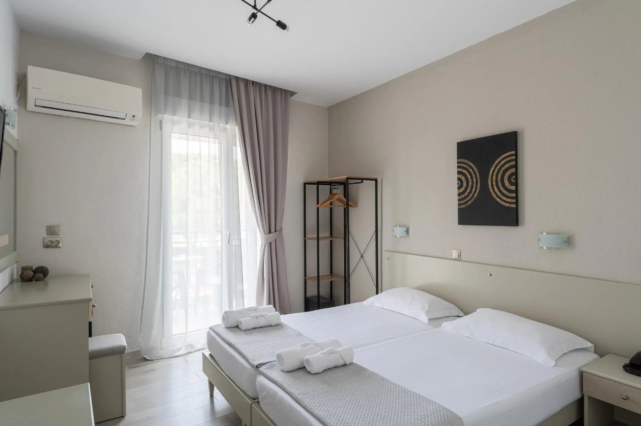 Bed in Hotel Akropol