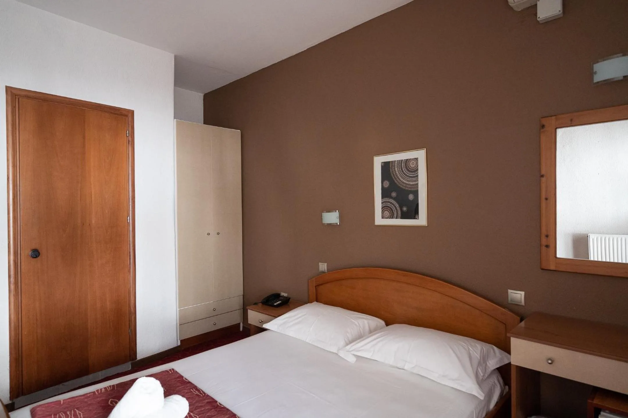 Bed in Hotel Akropol