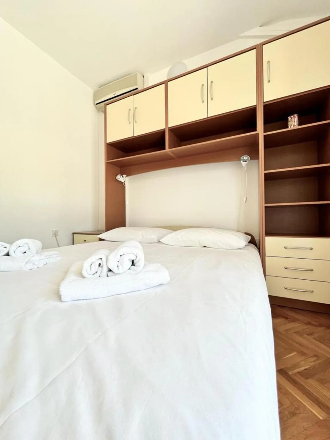 Bedroom, Bed in Lemon Tree Apartments