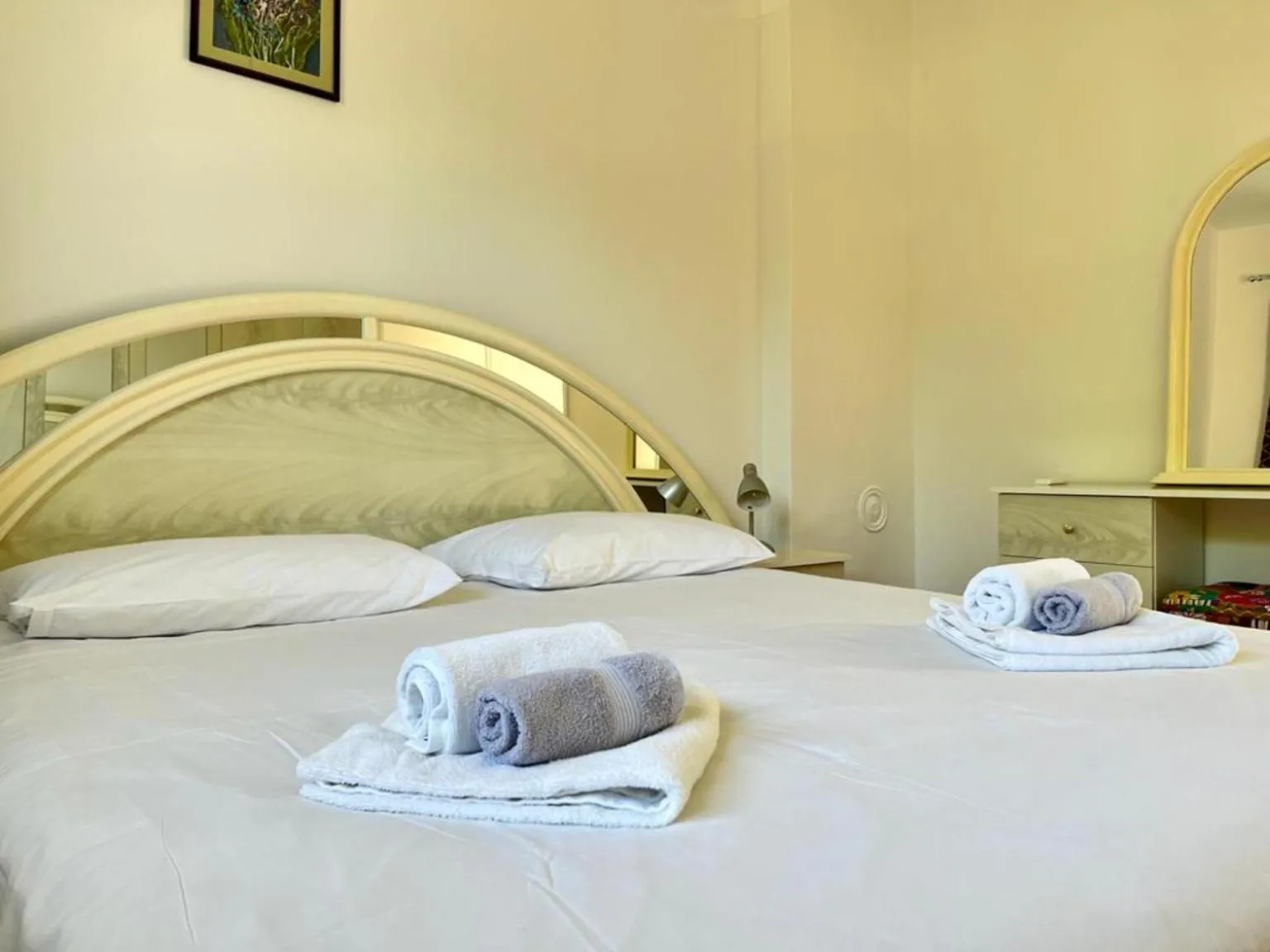 Bedroom, Bed in Lemon Tree Apartments