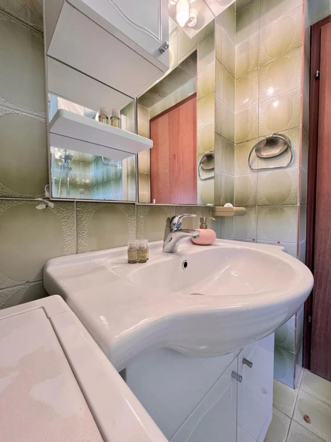 Toilet in Lemon Tree Apartments