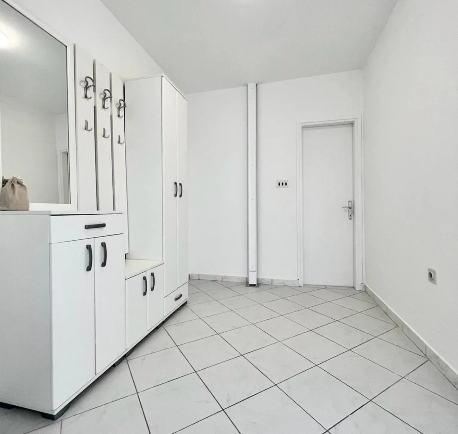 wardrobe in Lemon Tree Apartments