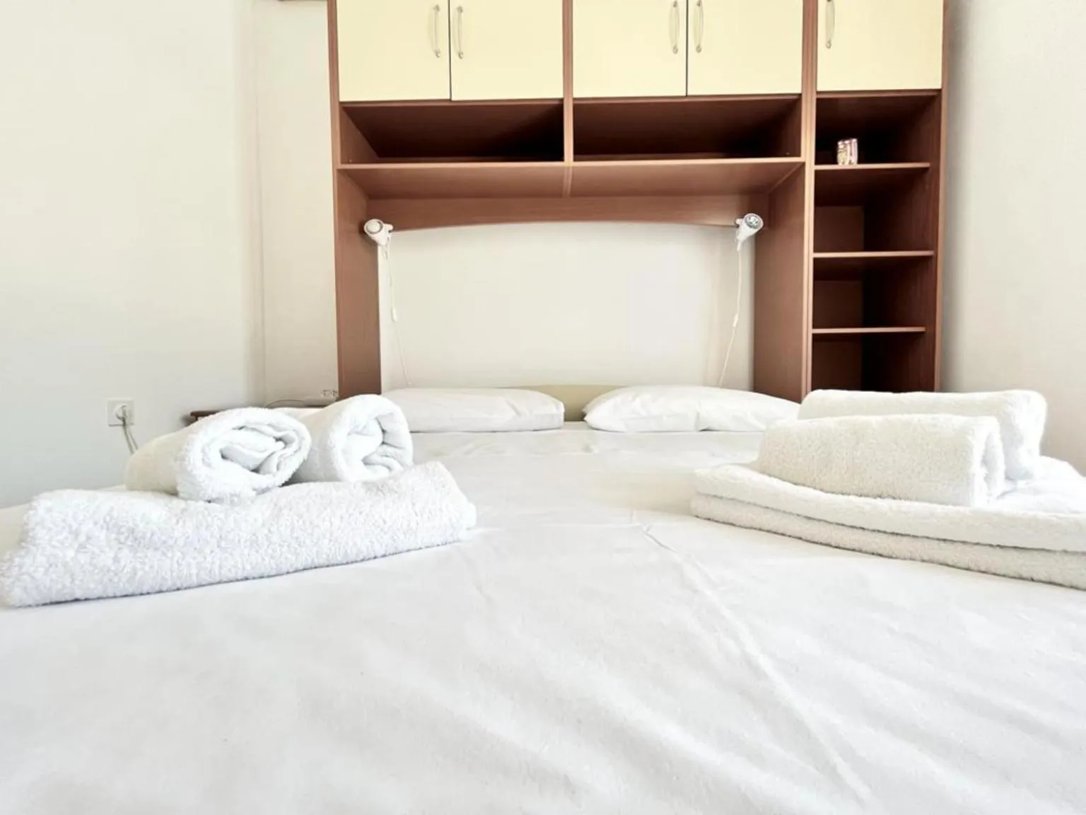 Bedroom, Bed in Lemon Tree Apartments