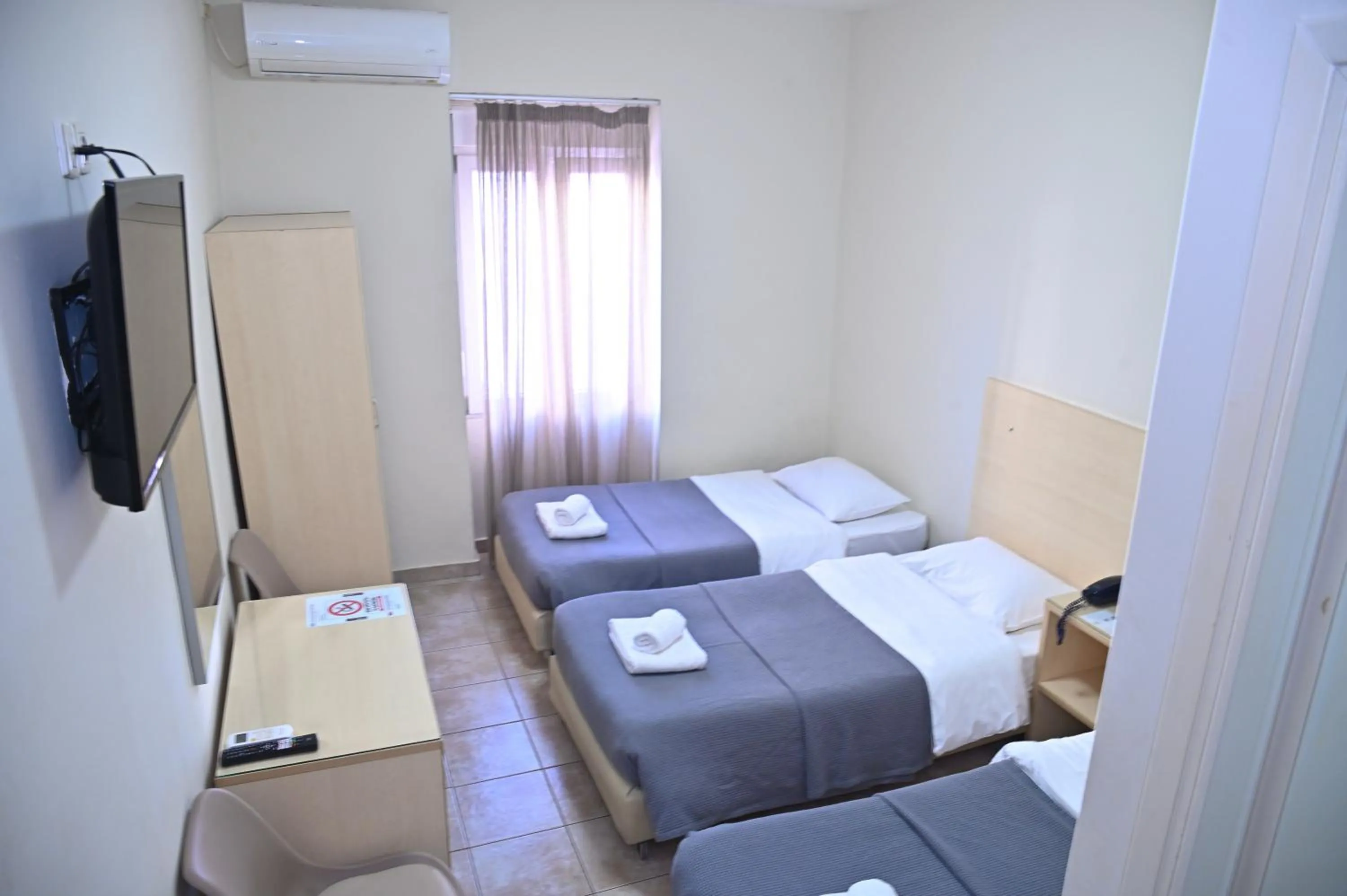 Photo of the whole room, Bed in Kentrikon