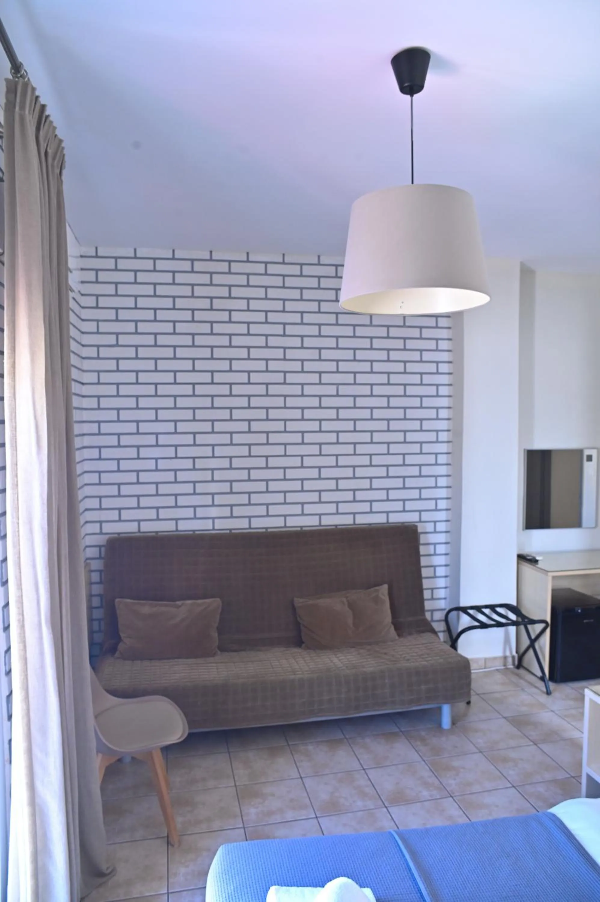 Photo of the whole room, Bed in Kentrikon