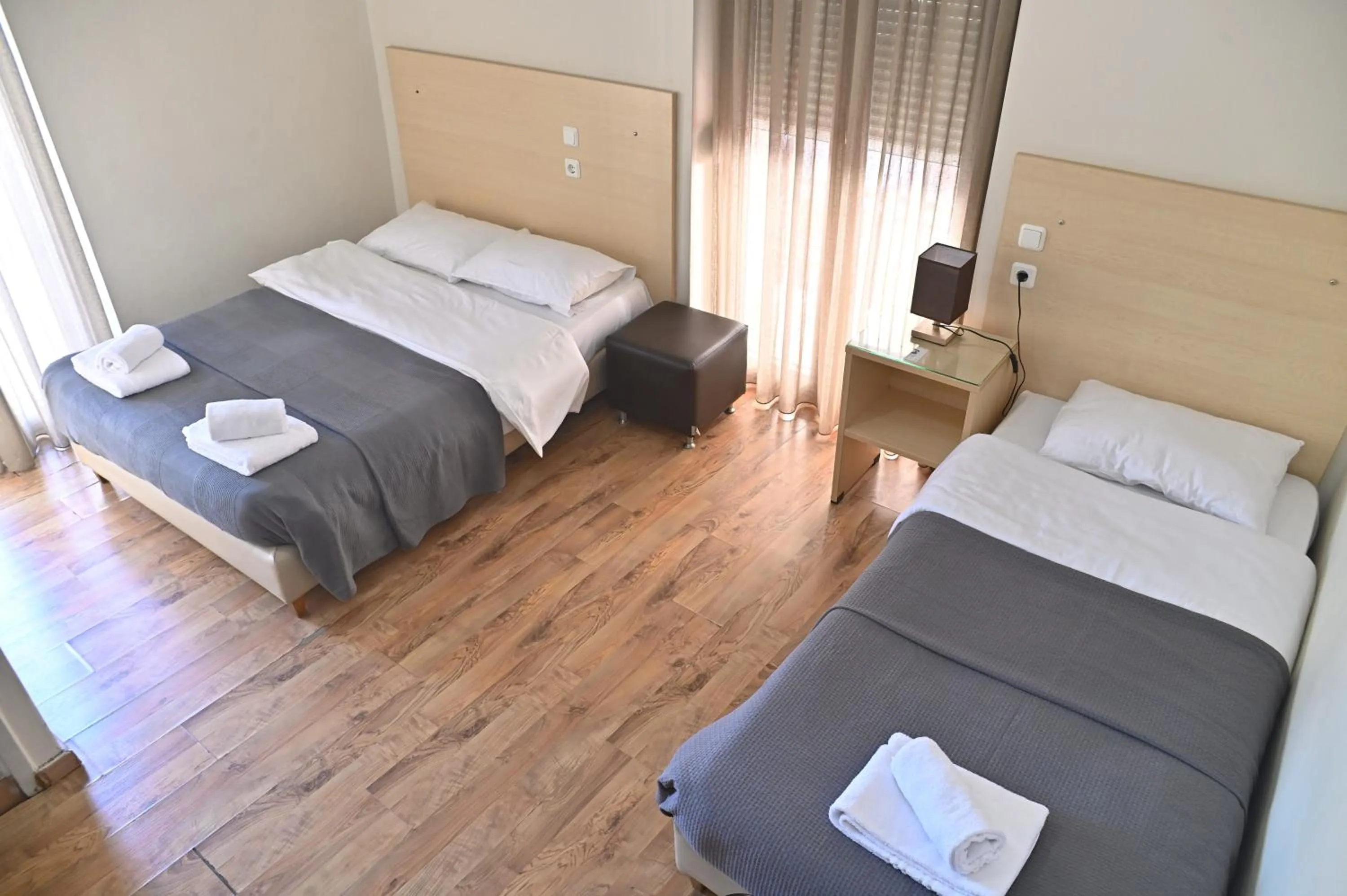 Photo of the whole room, Bed in Kentrikon