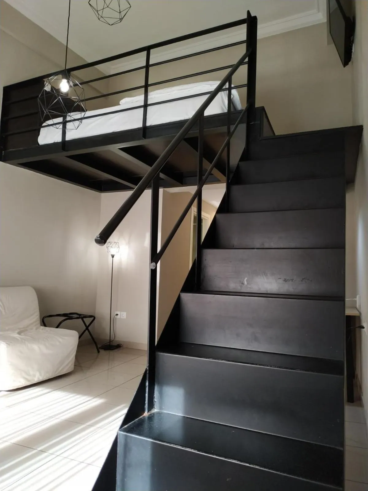 Photo of the whole room in Kentrikon