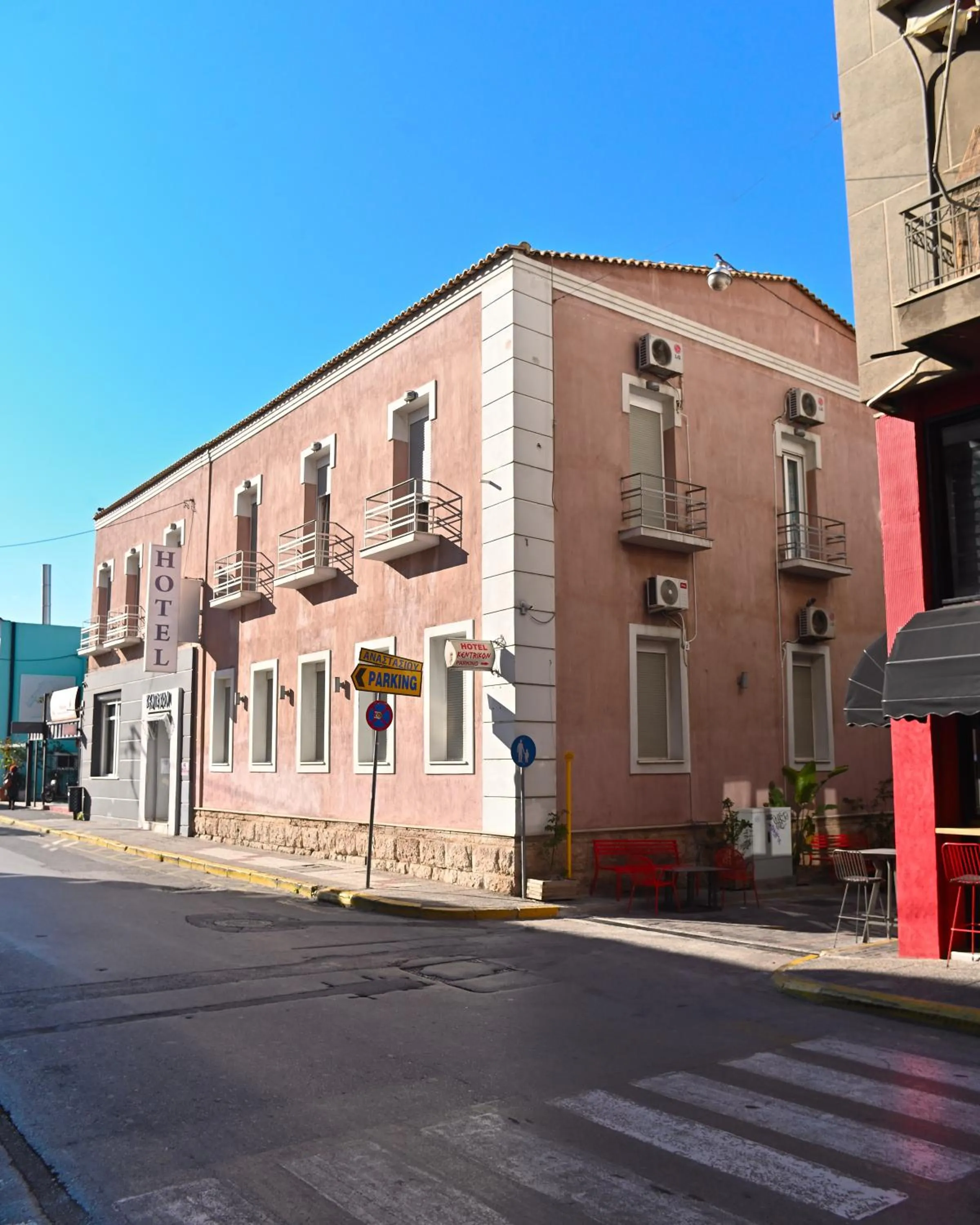 Property building in Kentrikon