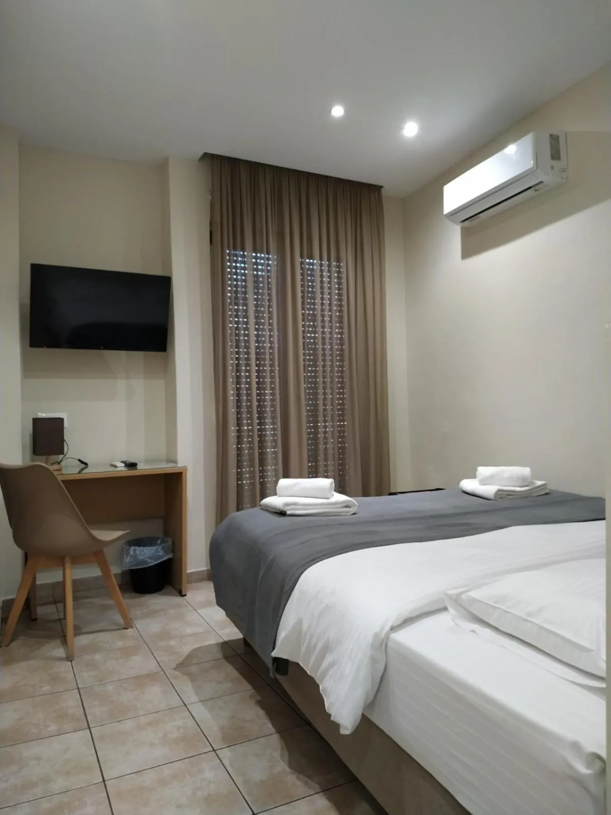 Photo of the whole room, Bed in Kentrikon