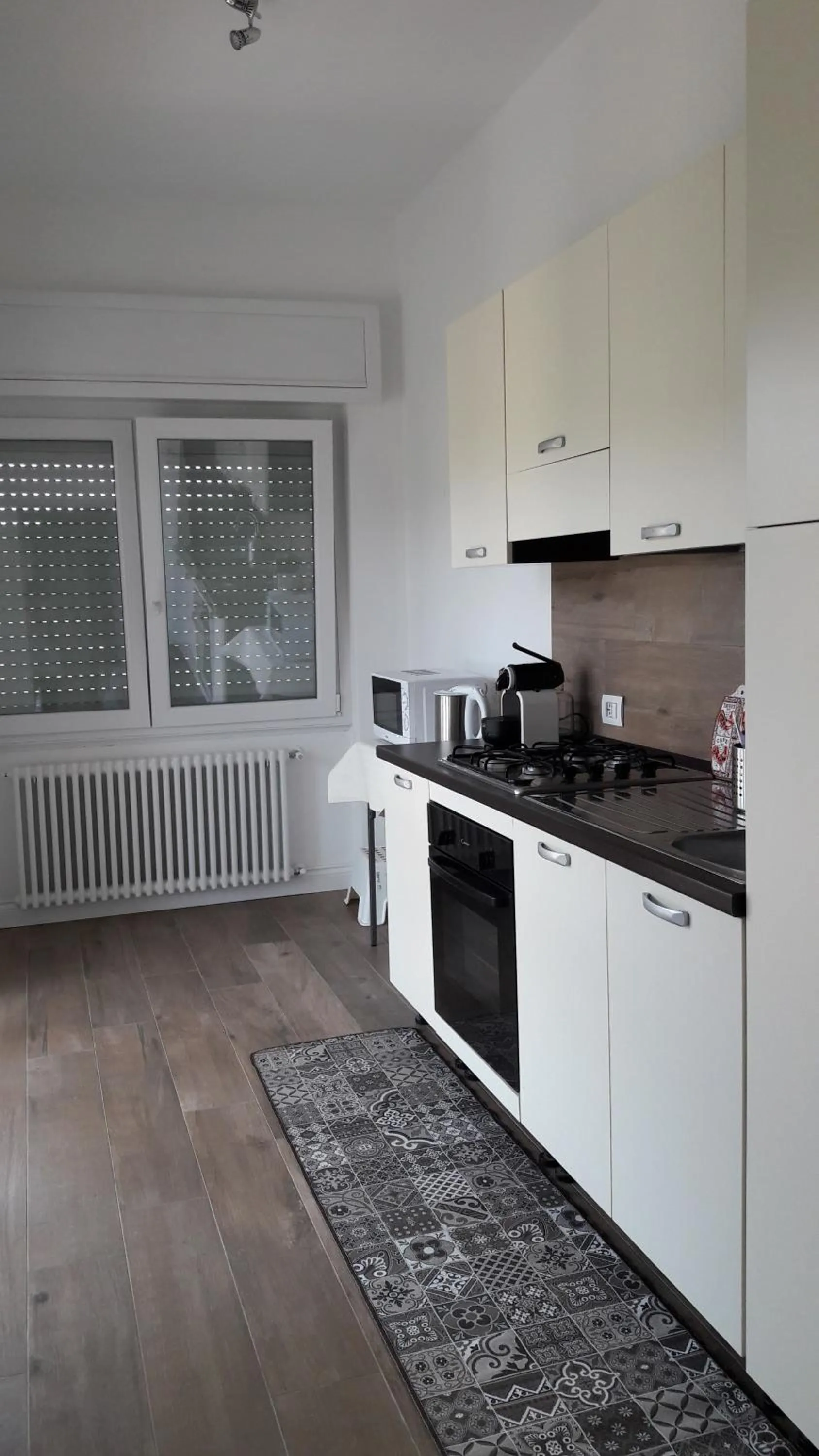 Communal kitchen in La Rosa Tra I Laghi B&B