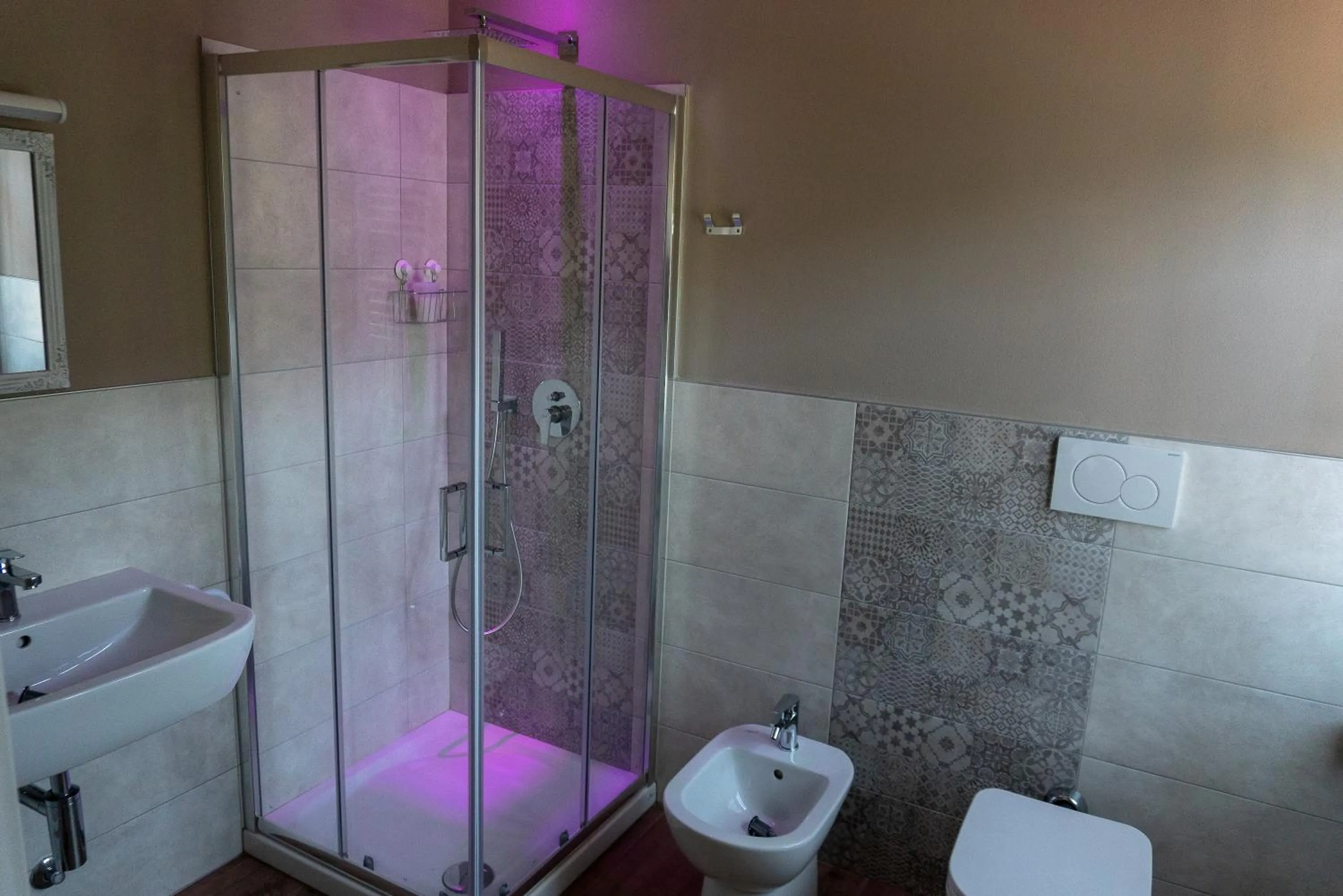 Shower in La Rosa Tra I Laghi B&B