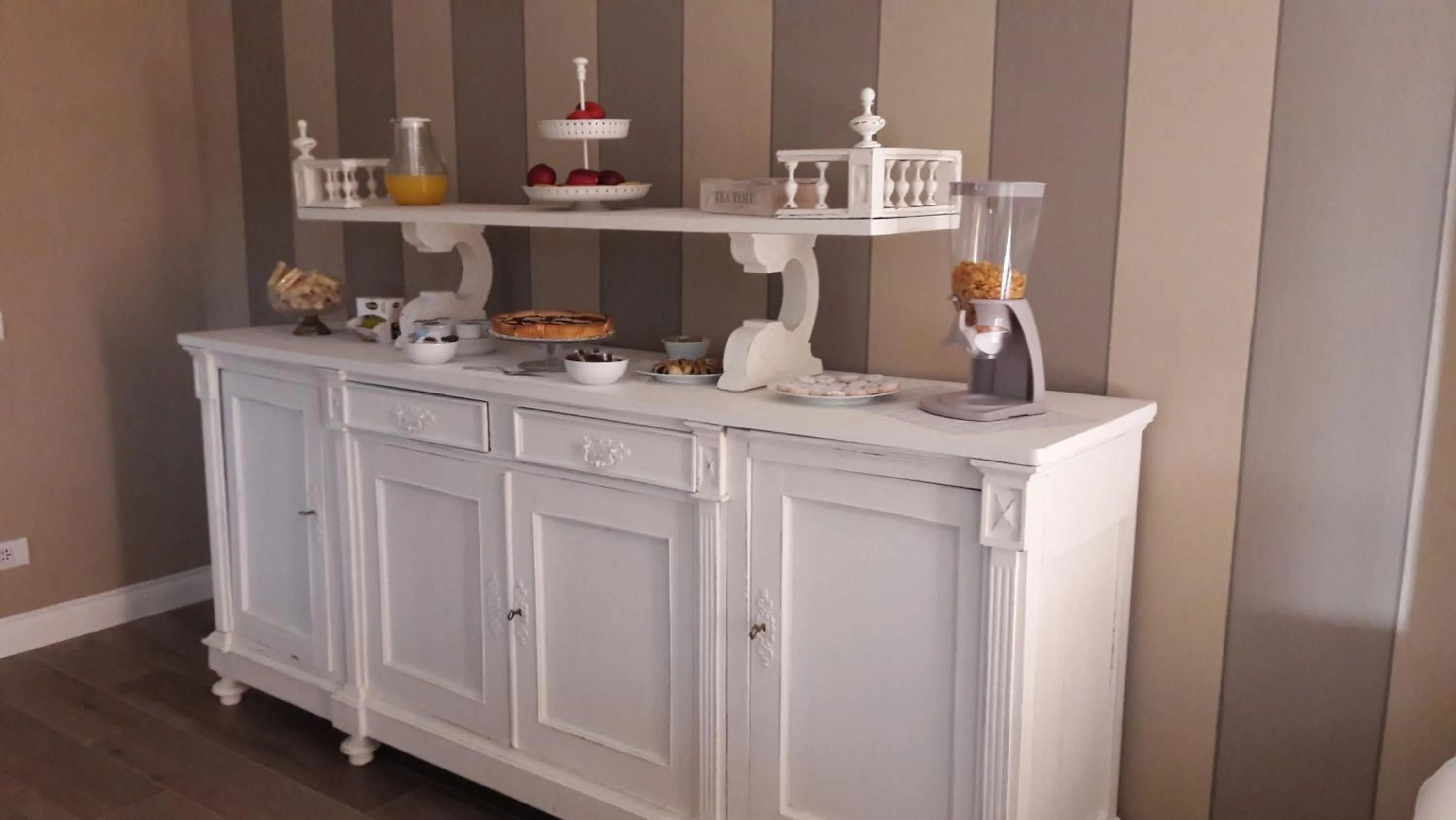 Buffet breakfast in La Rosa Tra I Laghi B&B