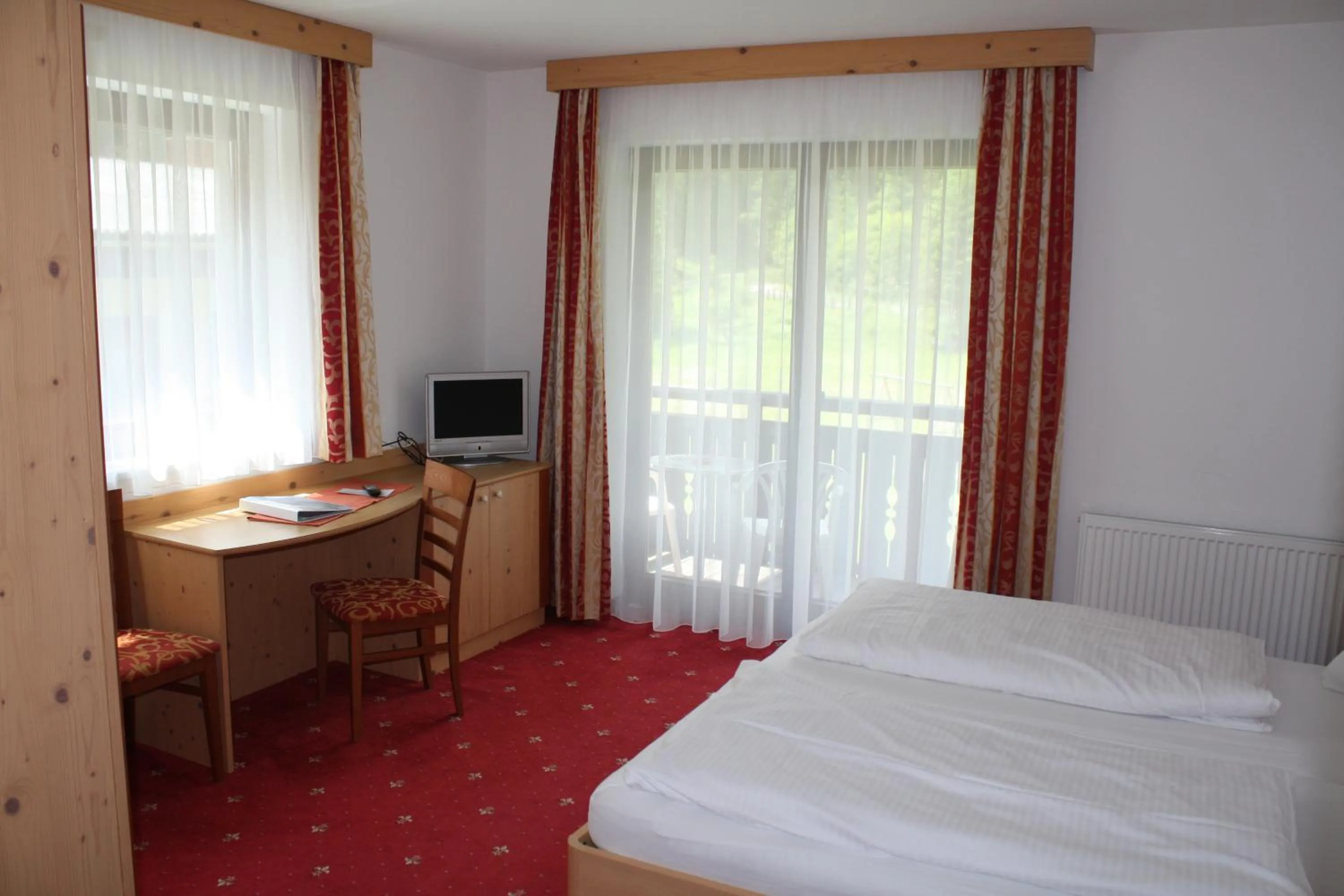 Photo of the whole room, Bed in Hotel Hubertus