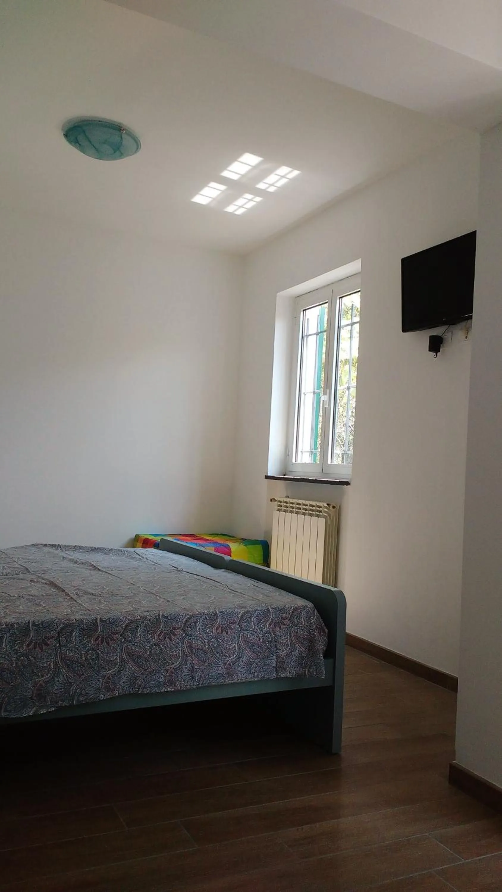 TV and multimedia in La vie est belle