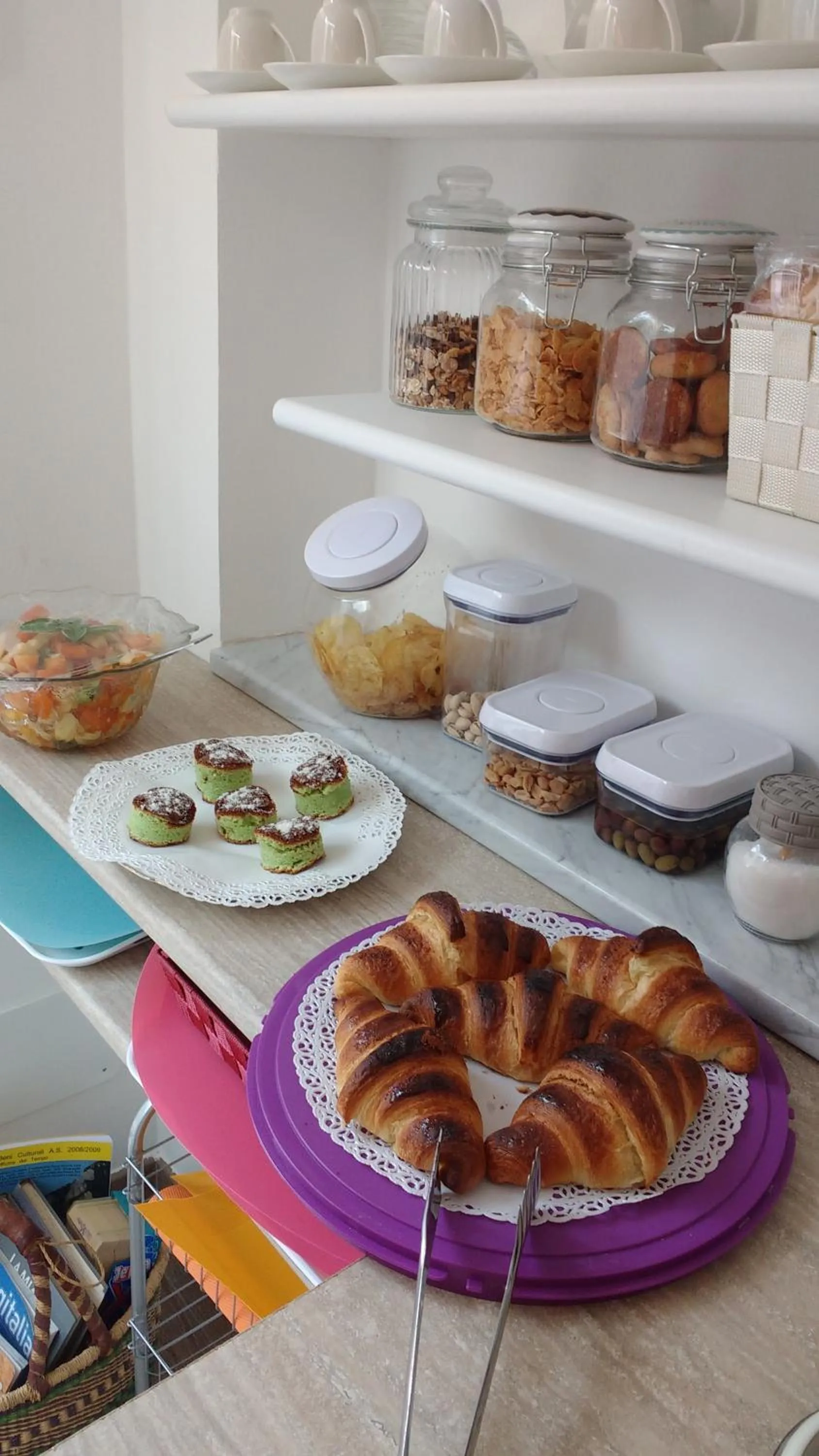 Buffet breakfast in La vie est belle