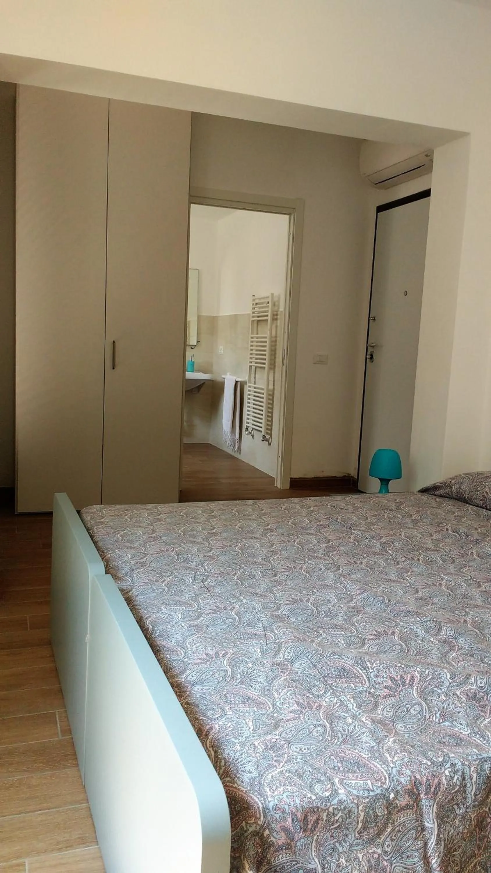 Photo of the whole room in La vie est belle