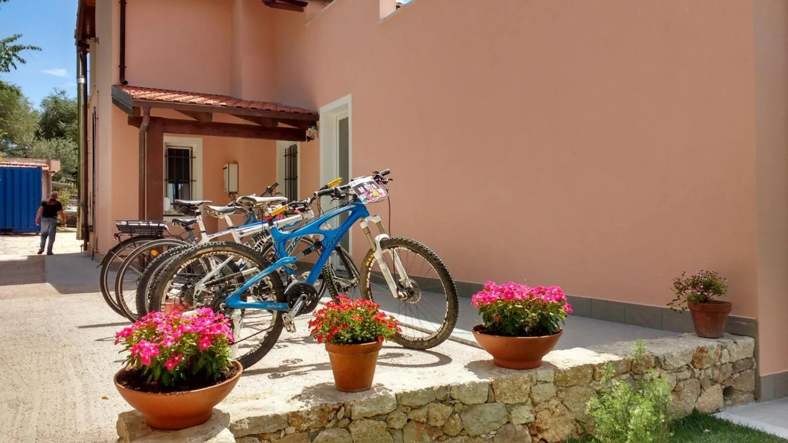 Facade/entrance in La vie est belle