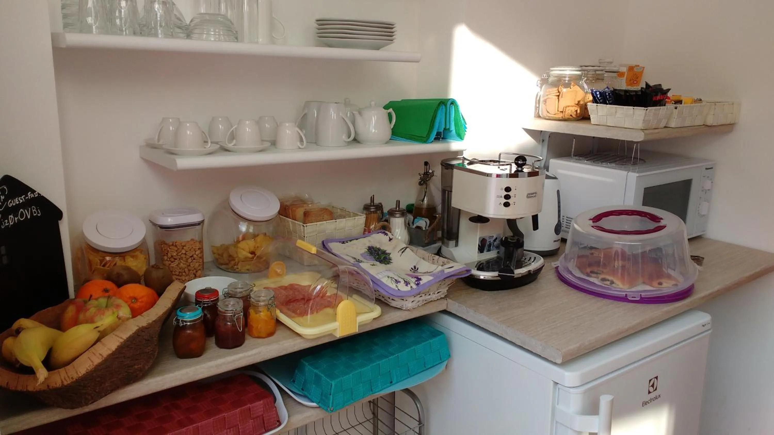 Coffee/tea facilities in La vie est belle