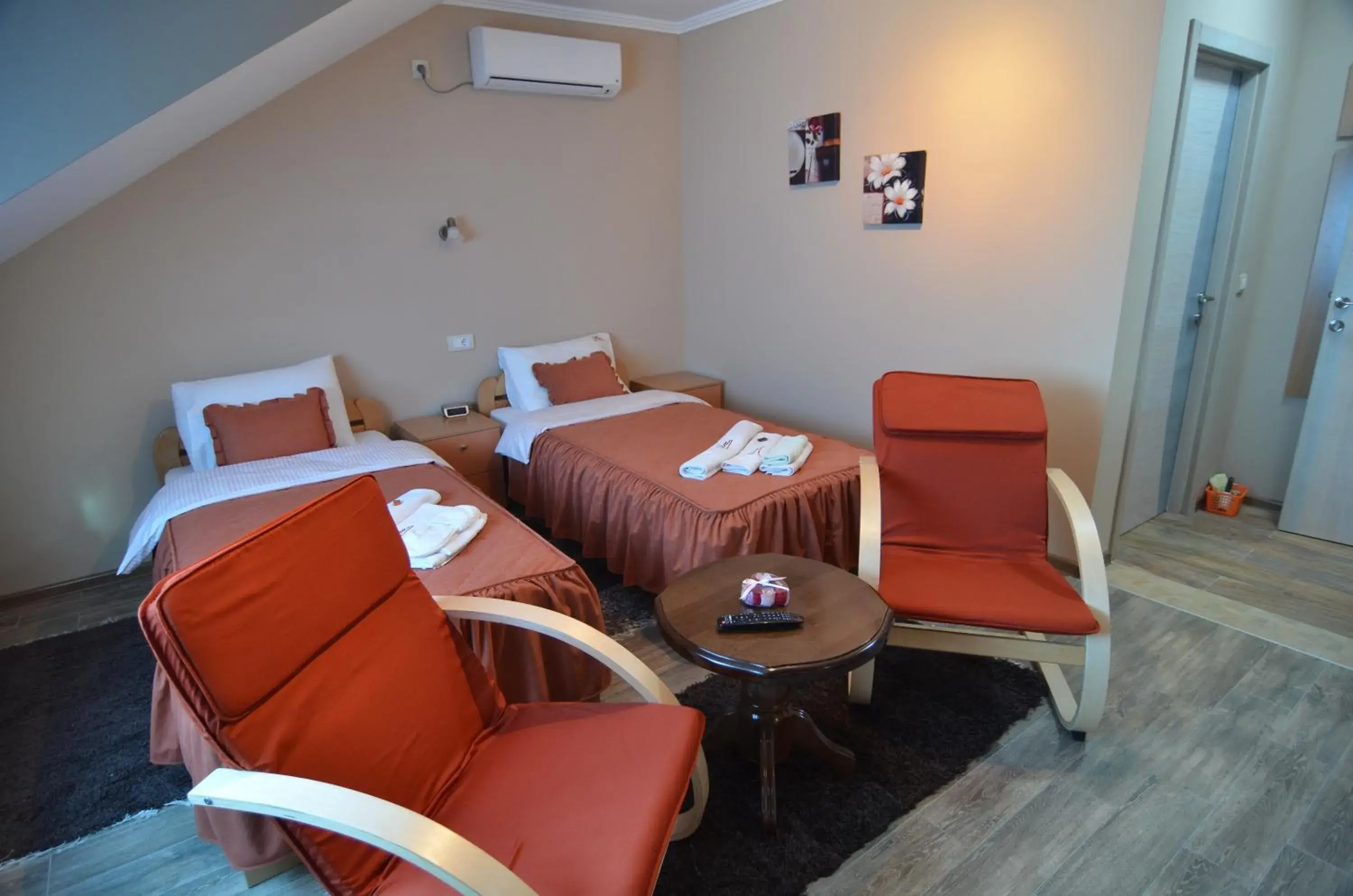 Twin Room in Garni Hotel Lama Twin Room in Garni Hotel Lama