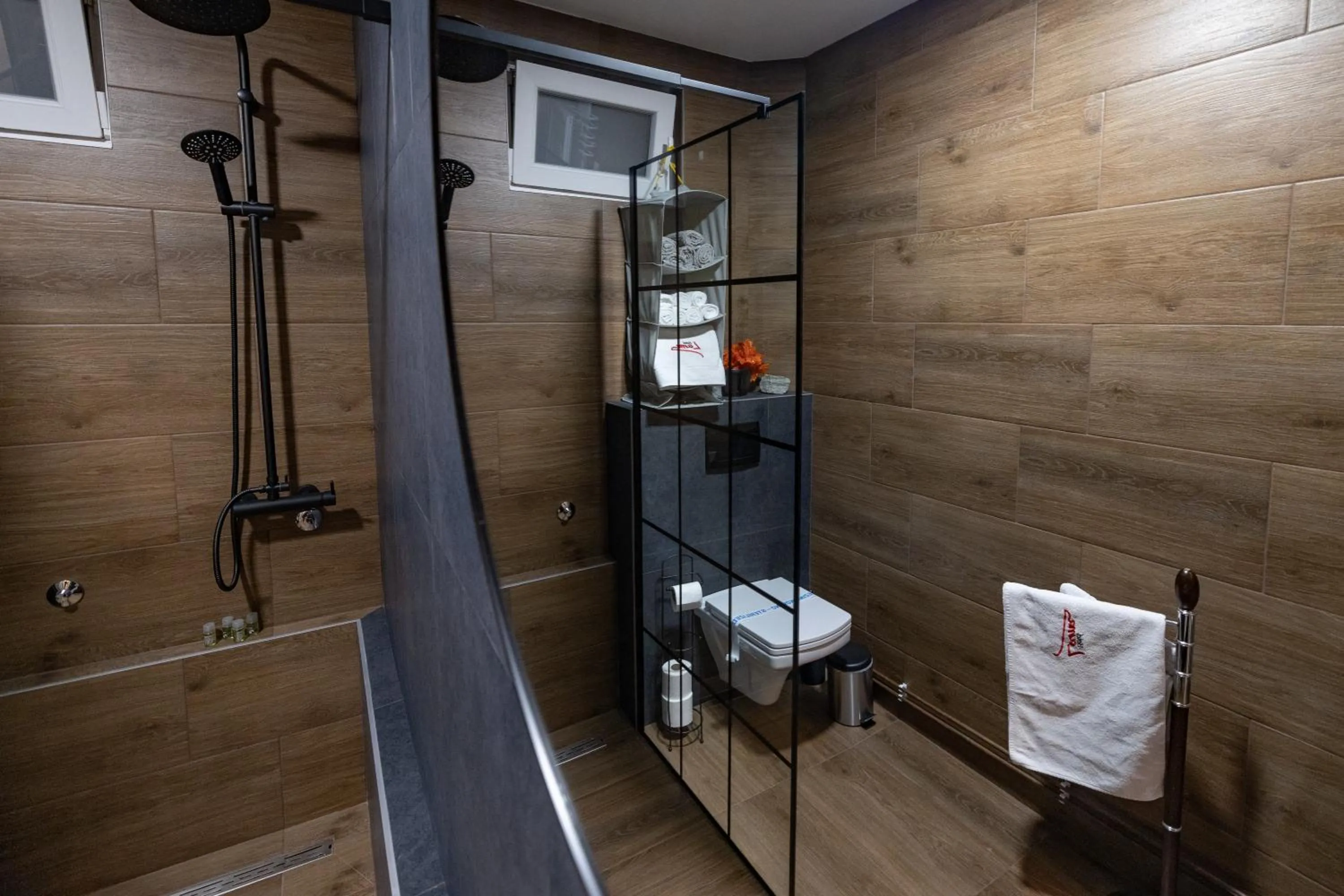 Shower in Garni Hotel Lama