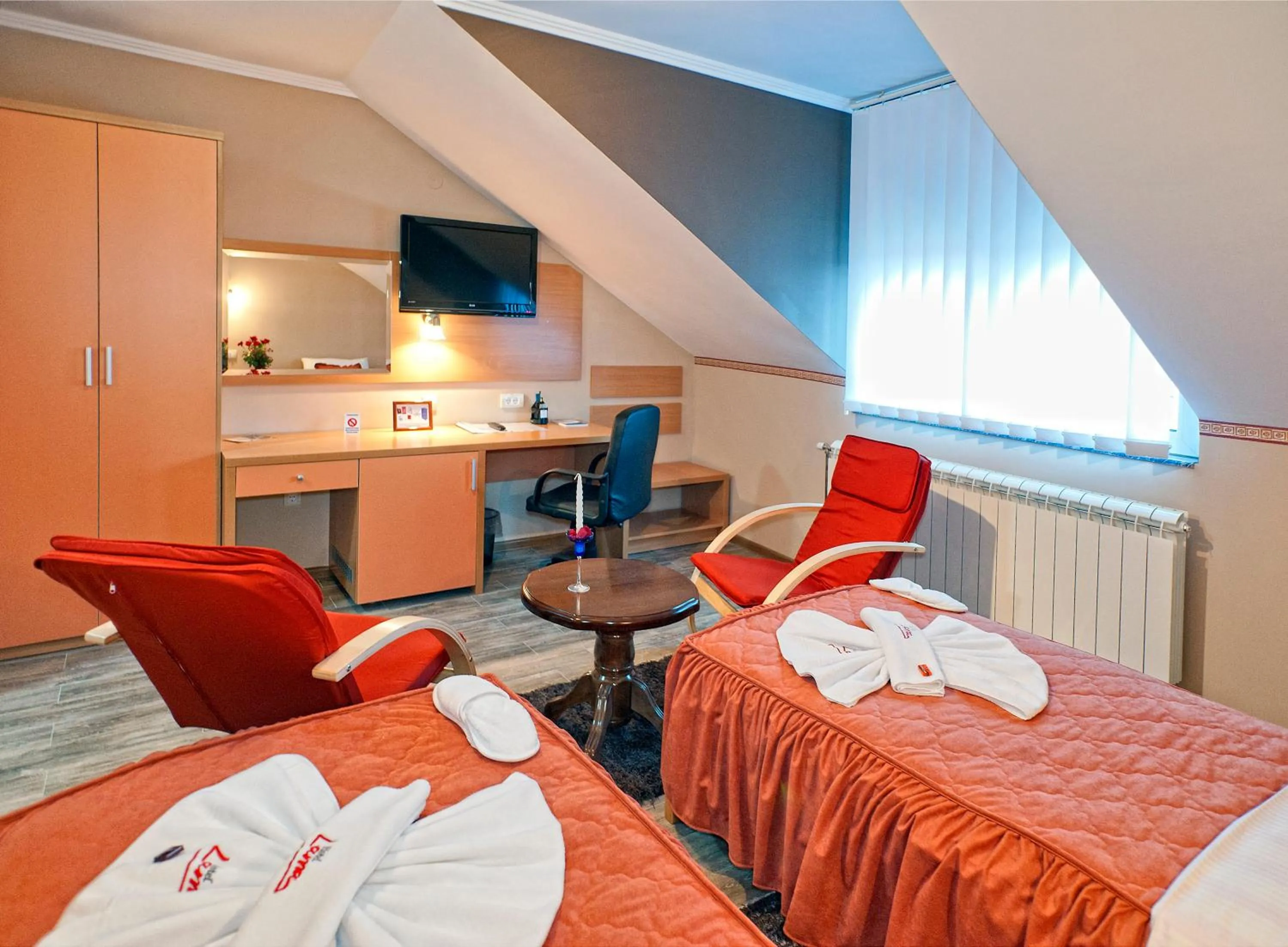 Day, Bed in Garni Hotel Lama