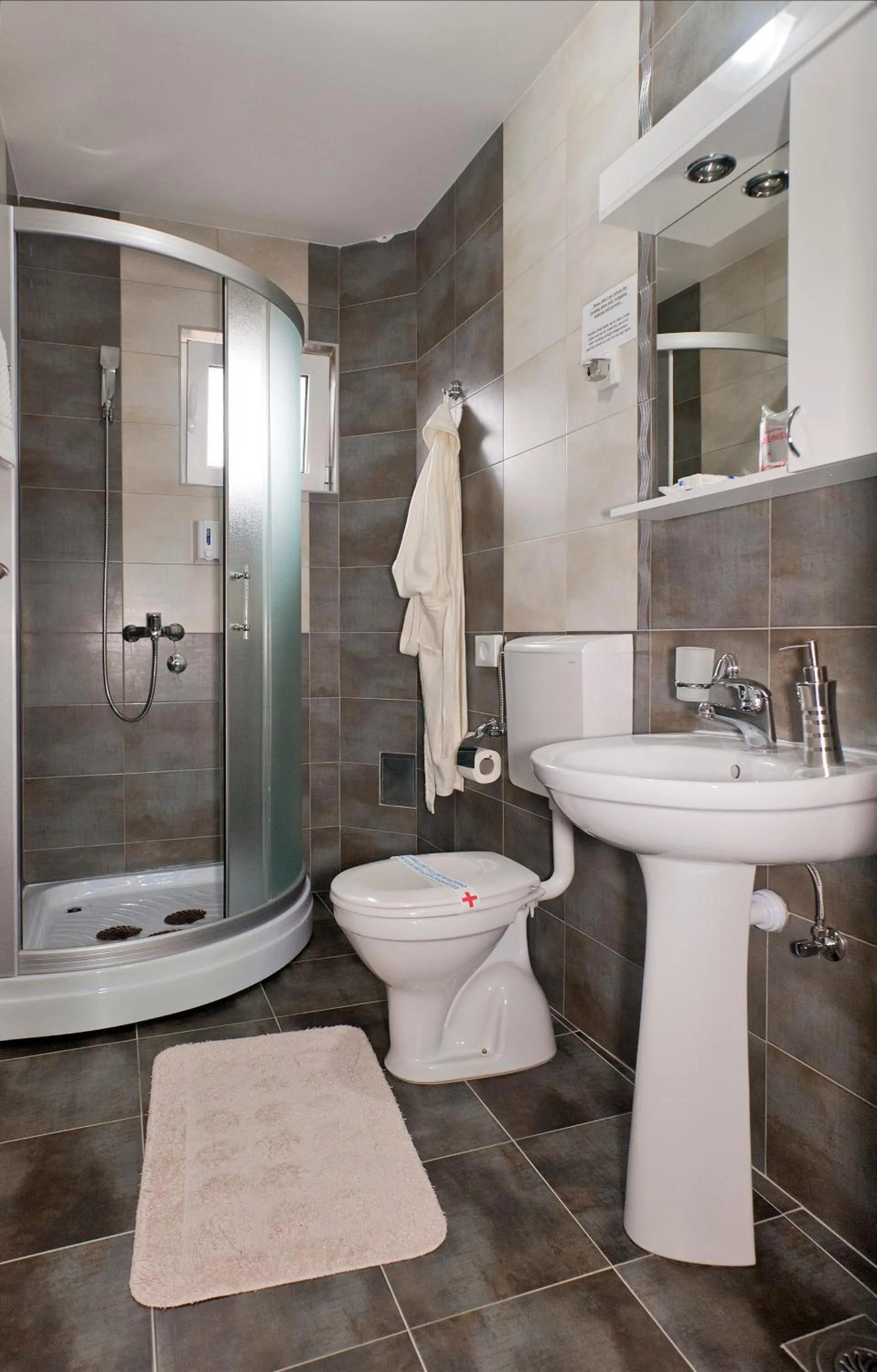 Shower in Garni Hotel Lama