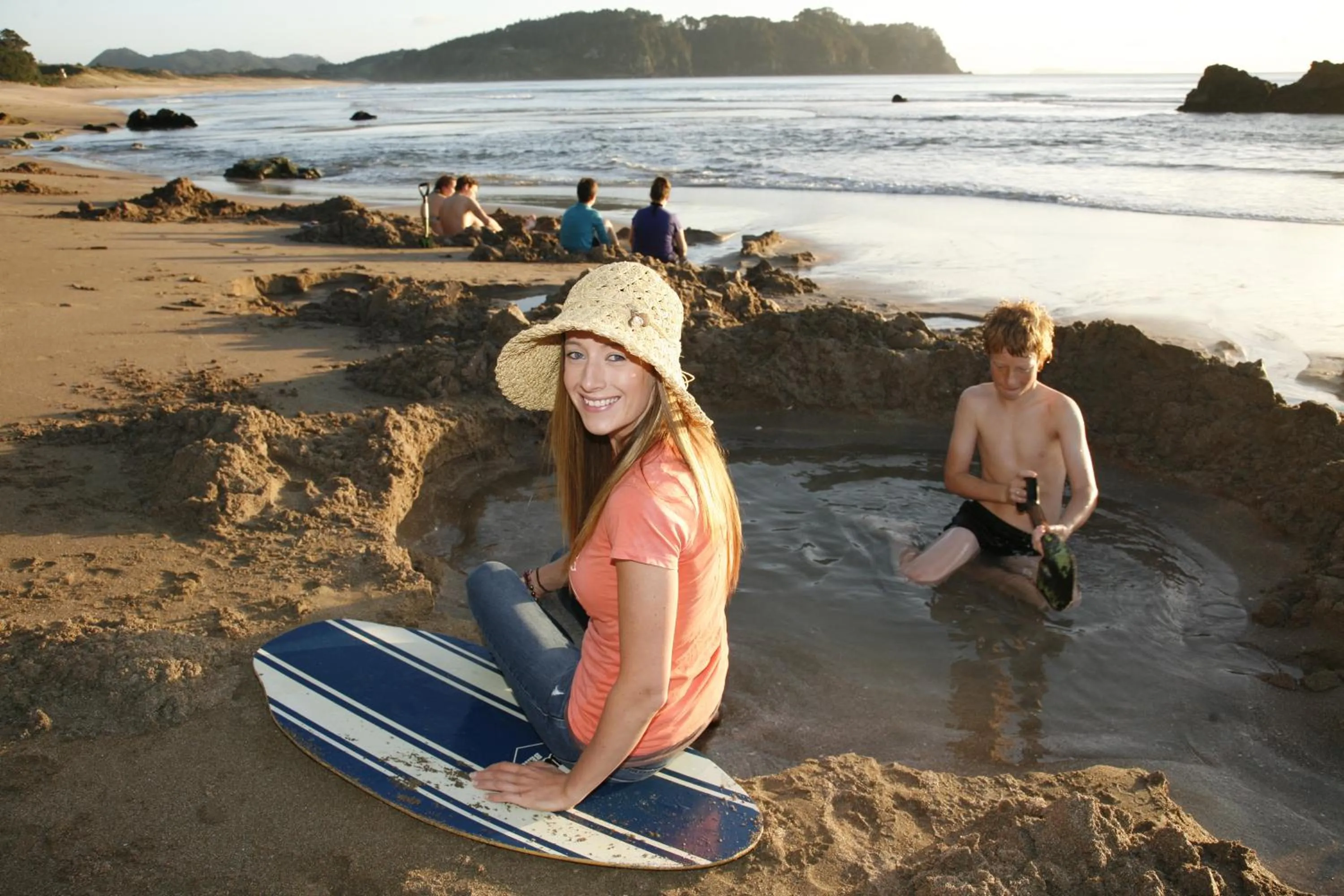 People in Hot Water Beach Bure Wera