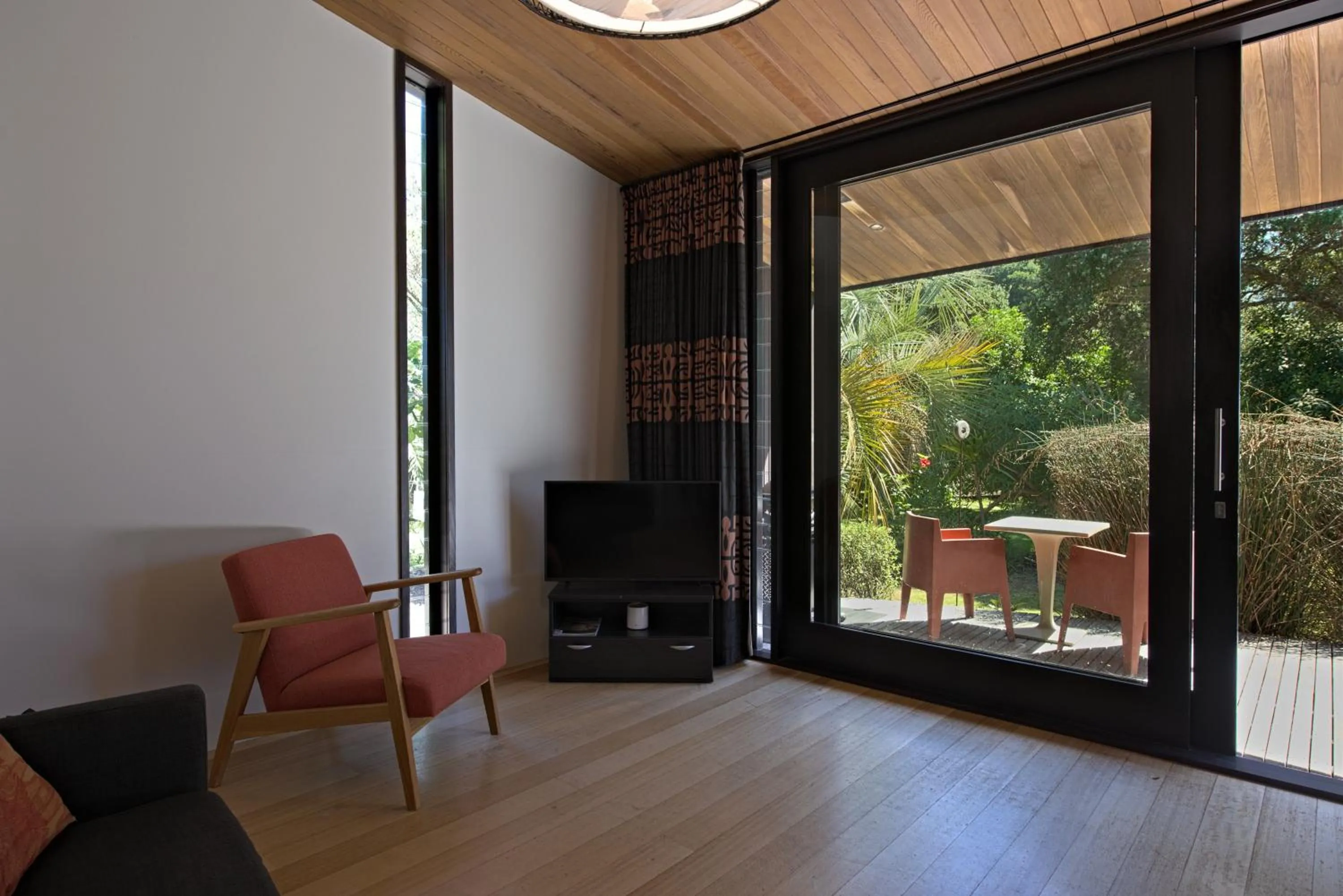 Communal lounge/ TV room in Hot Water Beach Bure Wera