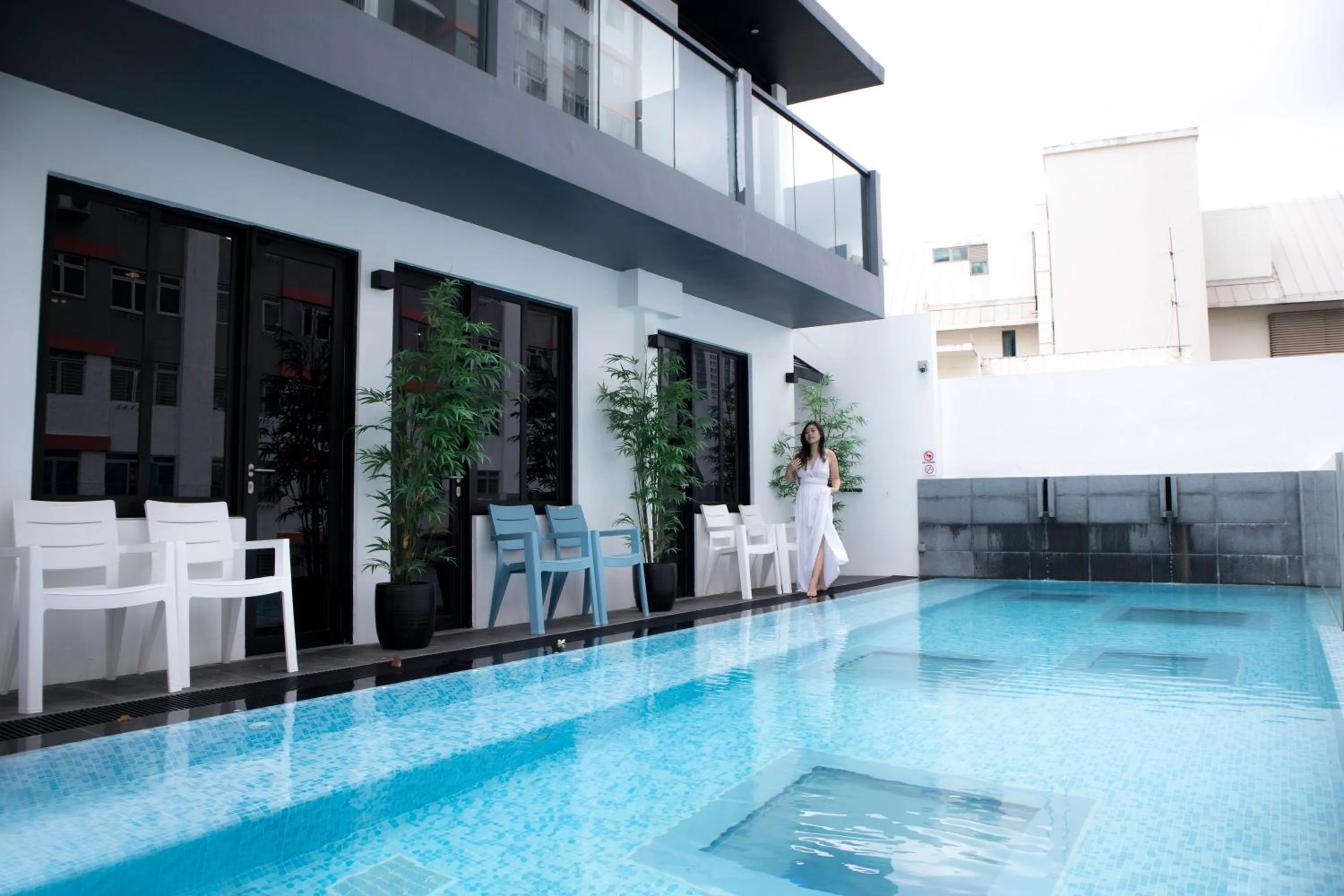 Swimming pool in Hotel NuVe Urbane
