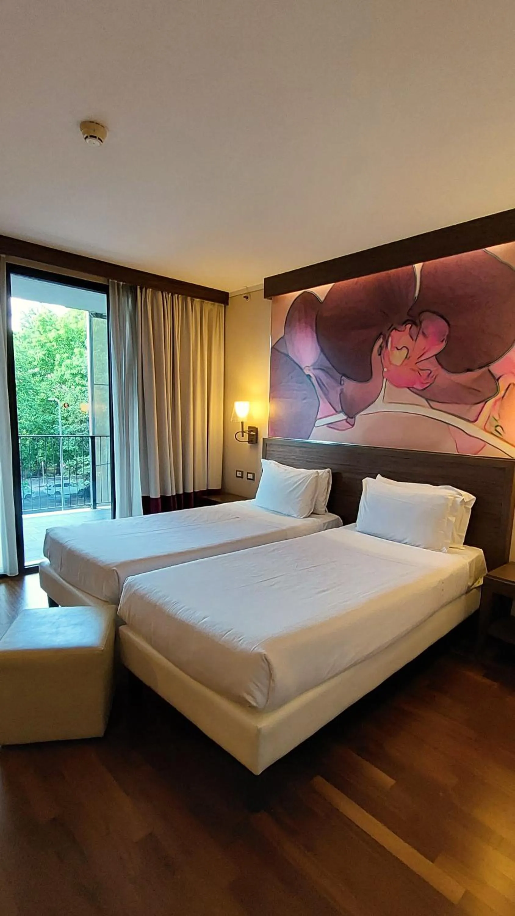 Photo of the whole room, Bed in Ramada Plaza by Wyndham Milano