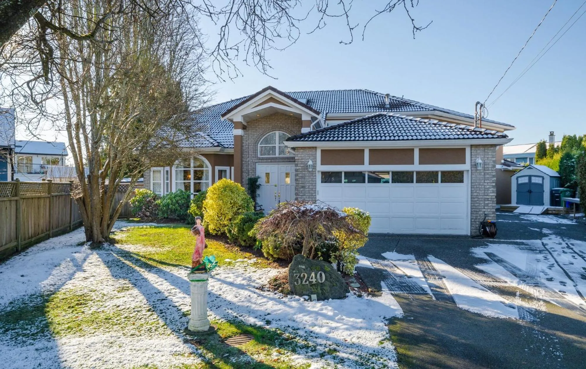 Facade/entrance in Jessicahouse ltd.