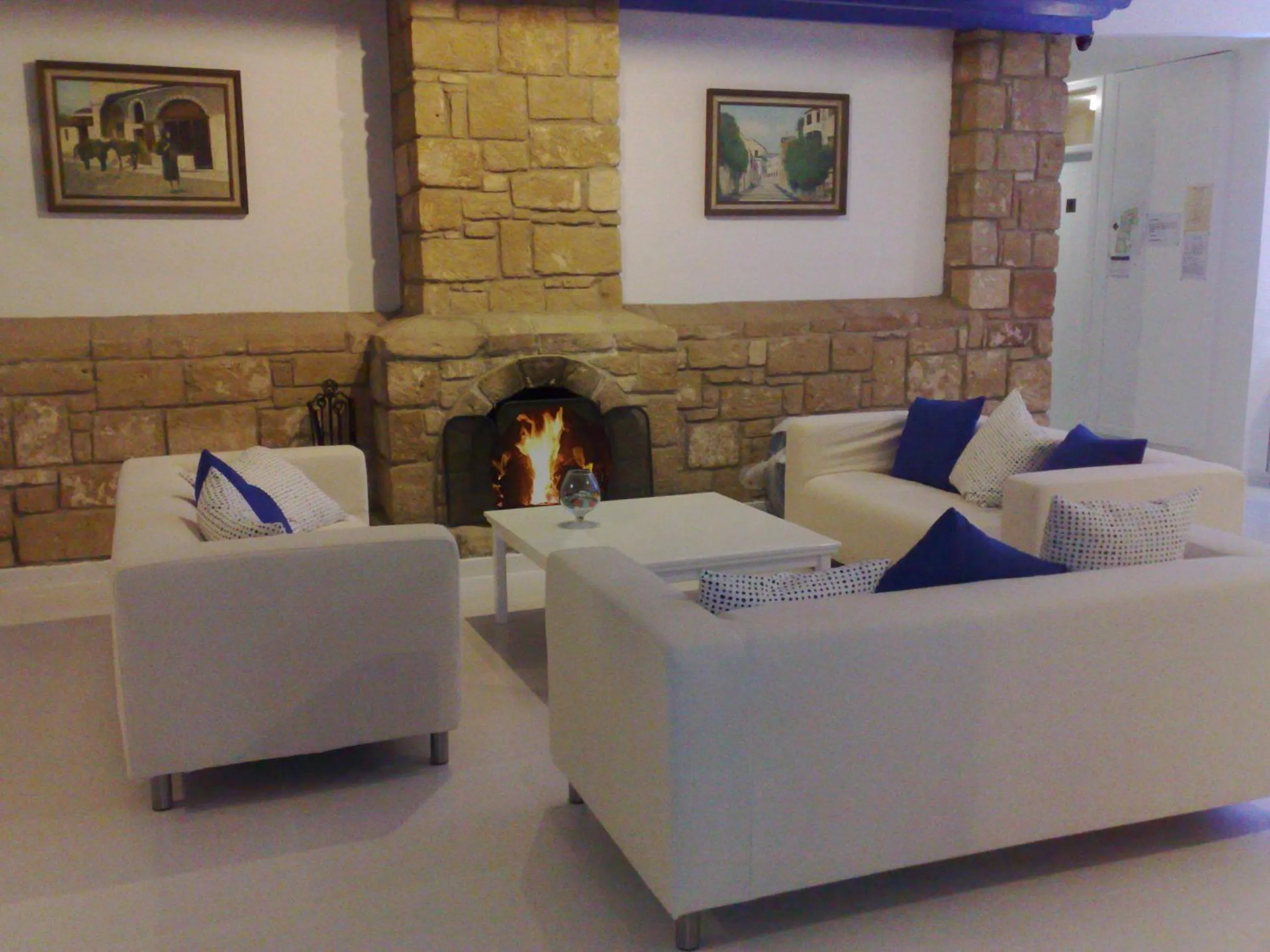 Lounge or bar in Hilltop Gardens Hotel Apartments