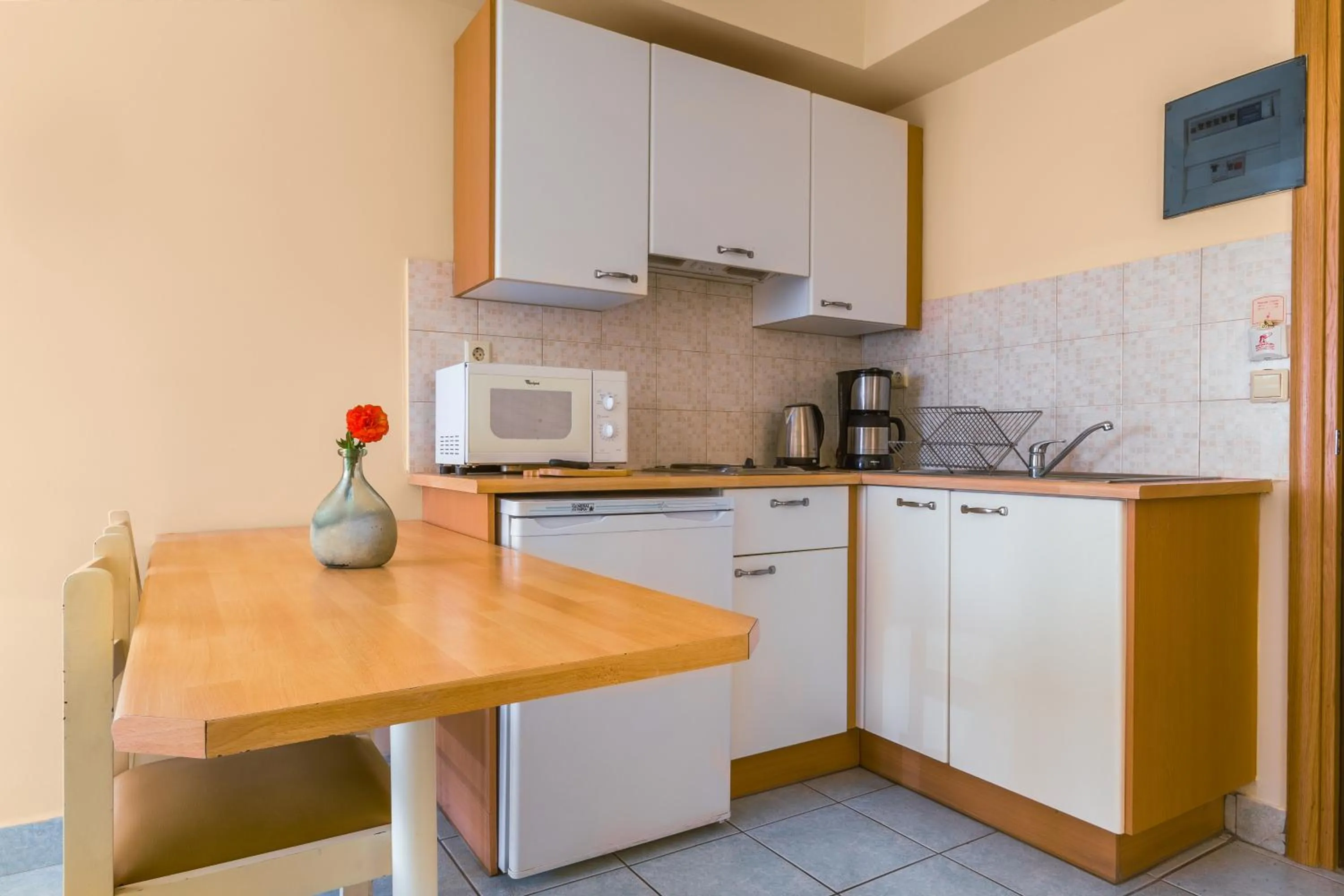 Coffee/tea facilities in Pavlos Hotel