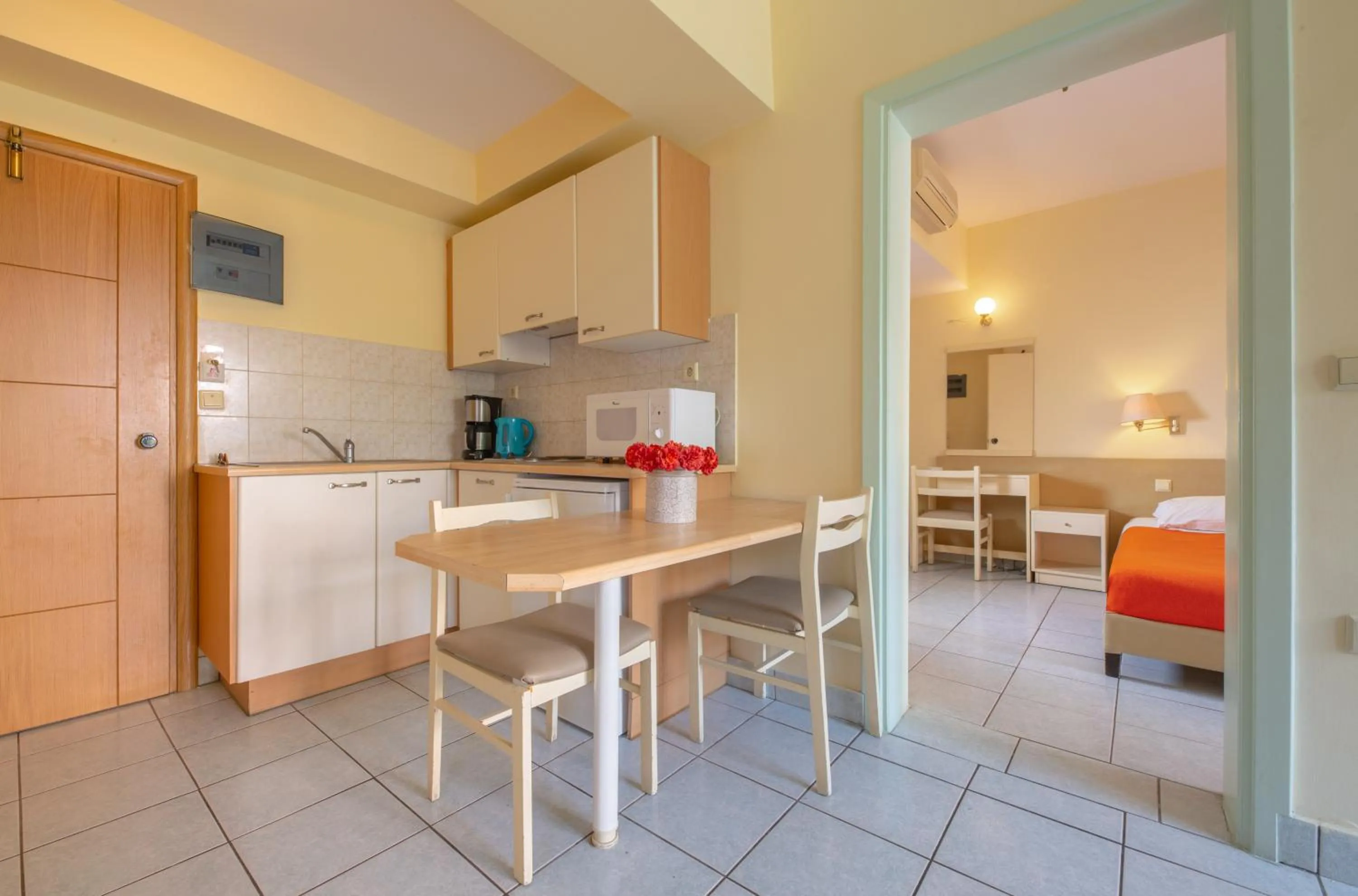 Coffee/tea facilities in Pavlos Hotel