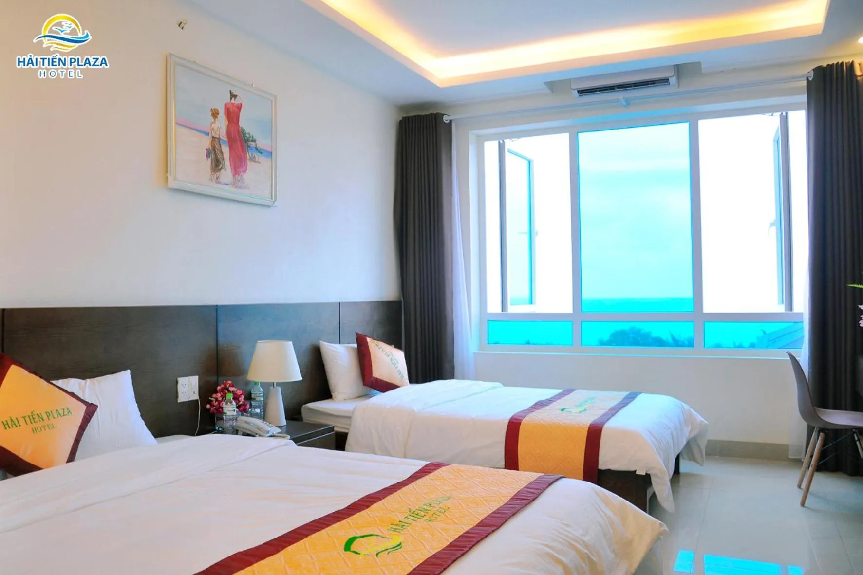 Bed in Hai Tien Plaza Hotel