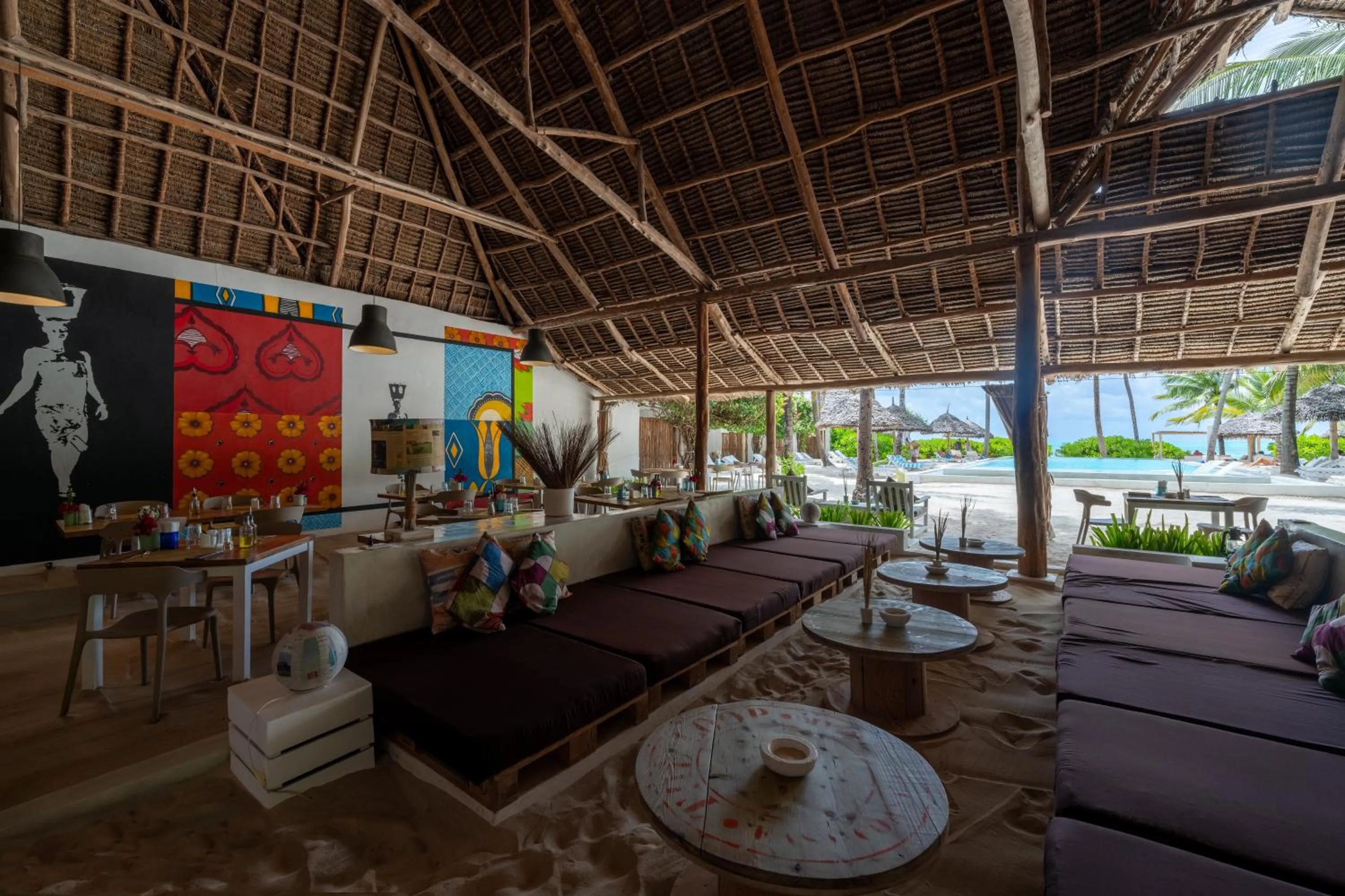 Restaurant/places to eat in The Loop Beach Resort