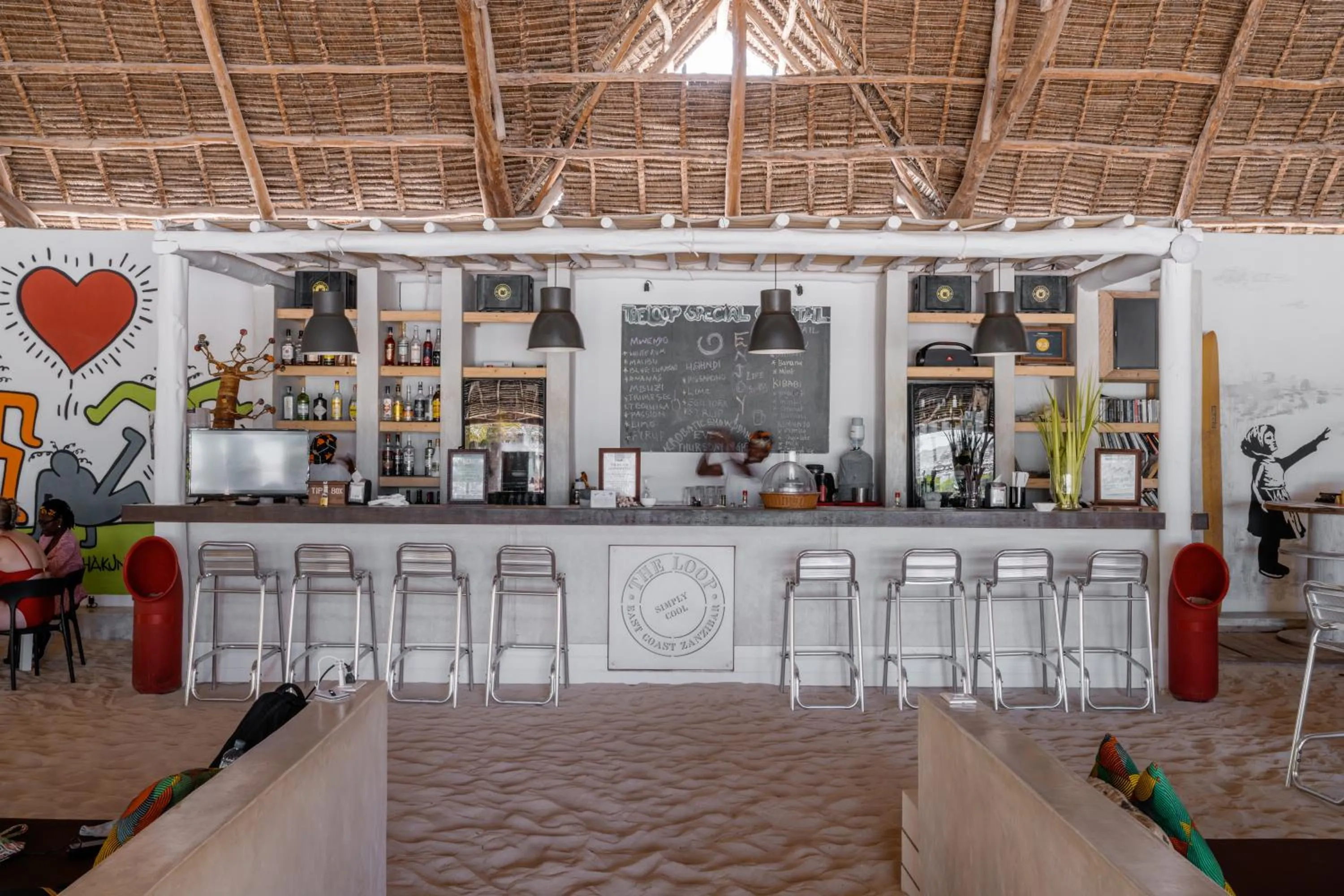 Restaurant/places to eat in The Loop Beach Resort