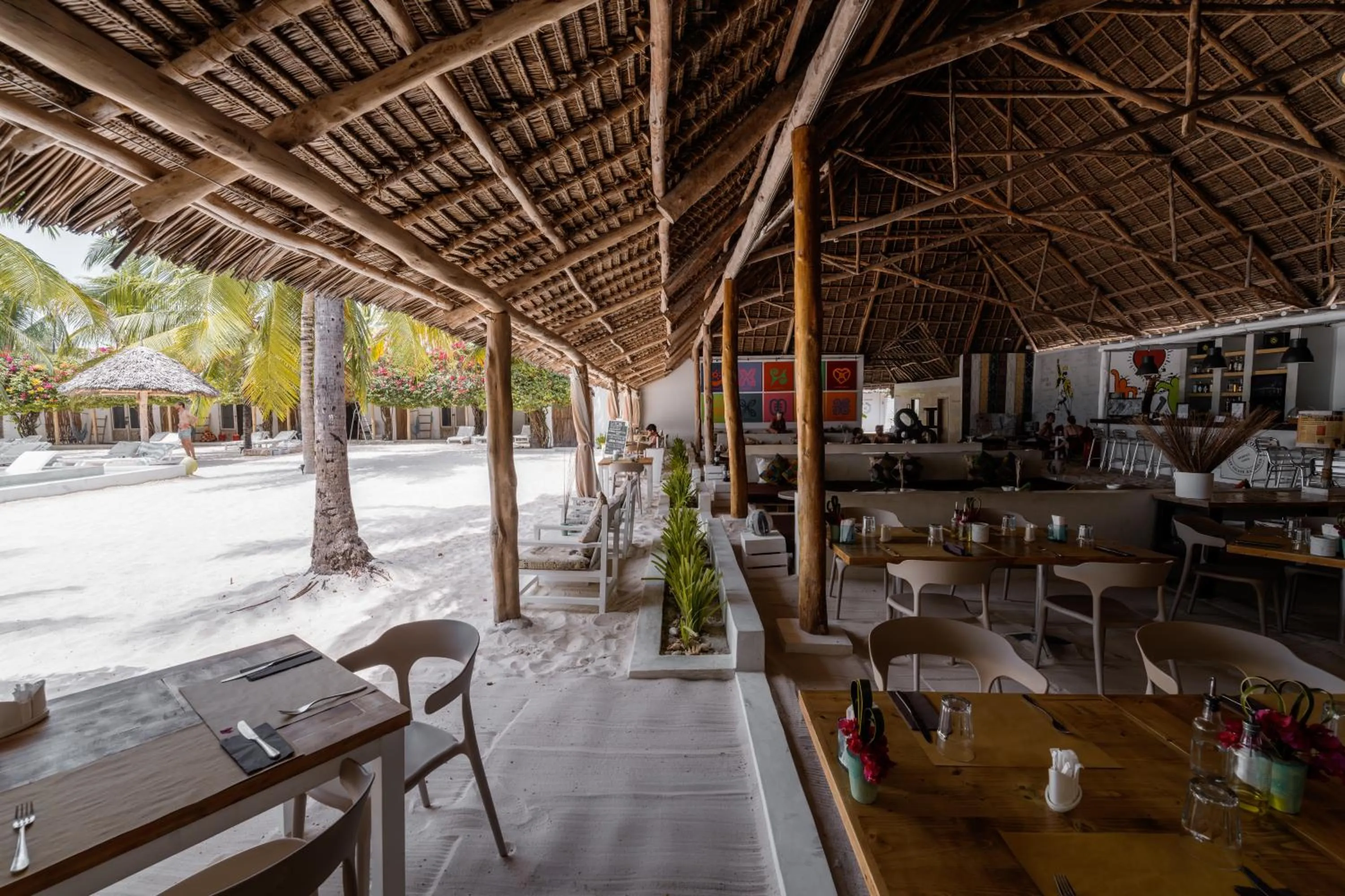 Restaurant/places to eat in The Loop Beach Resort