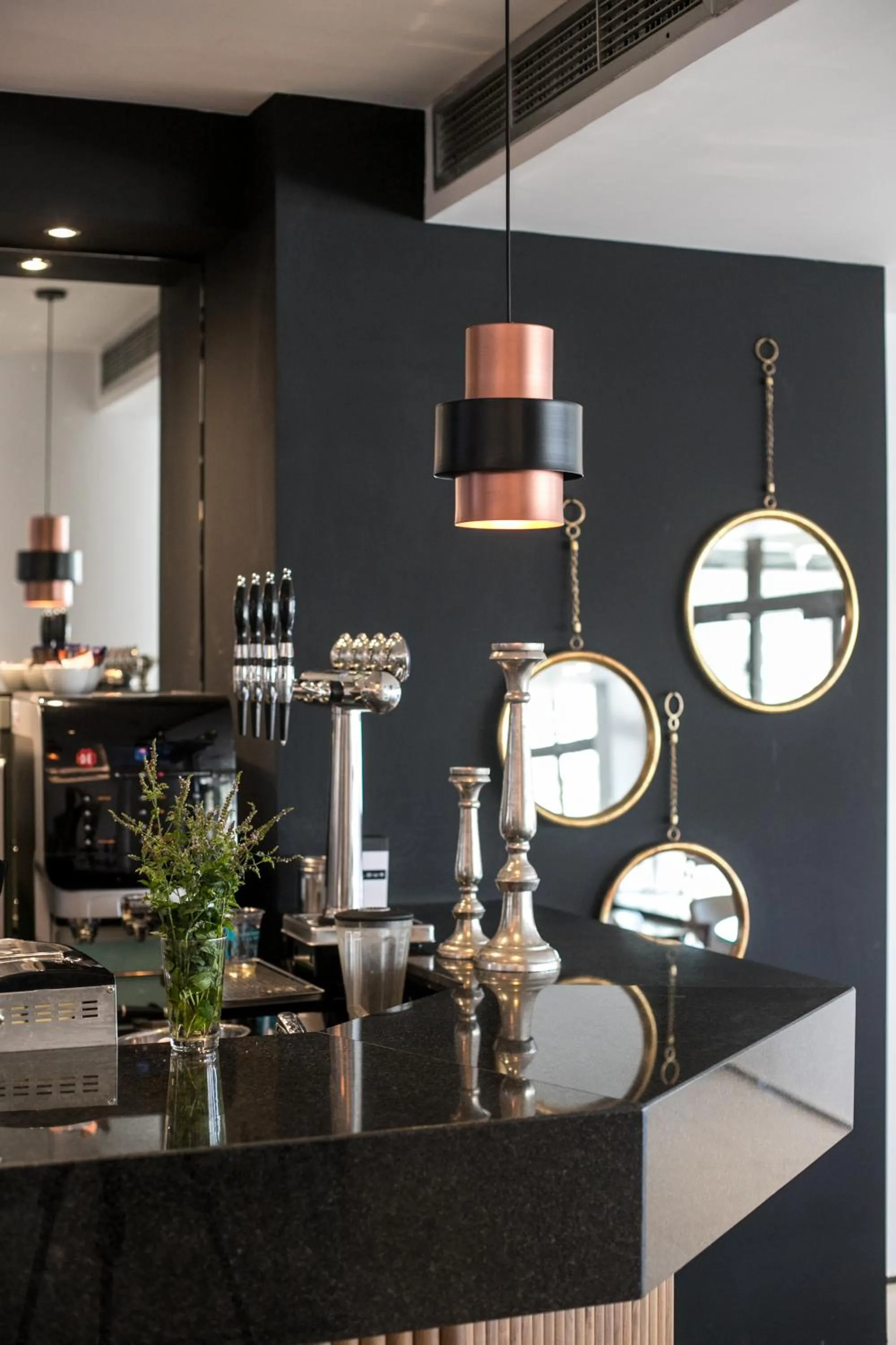 Lounge or bar in Crystal Springs Beach Hotel