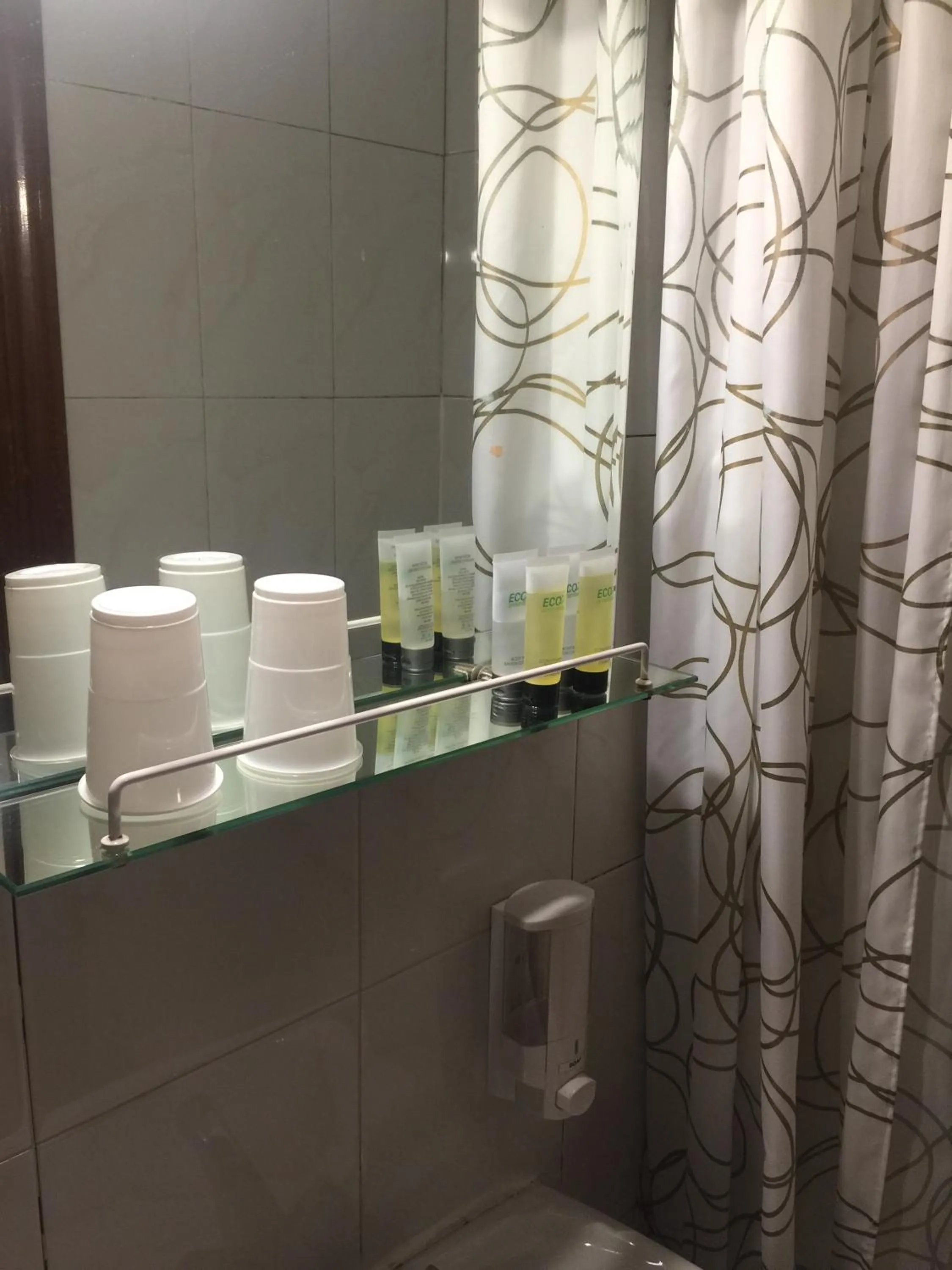 Bathroom in Hostal Murcia