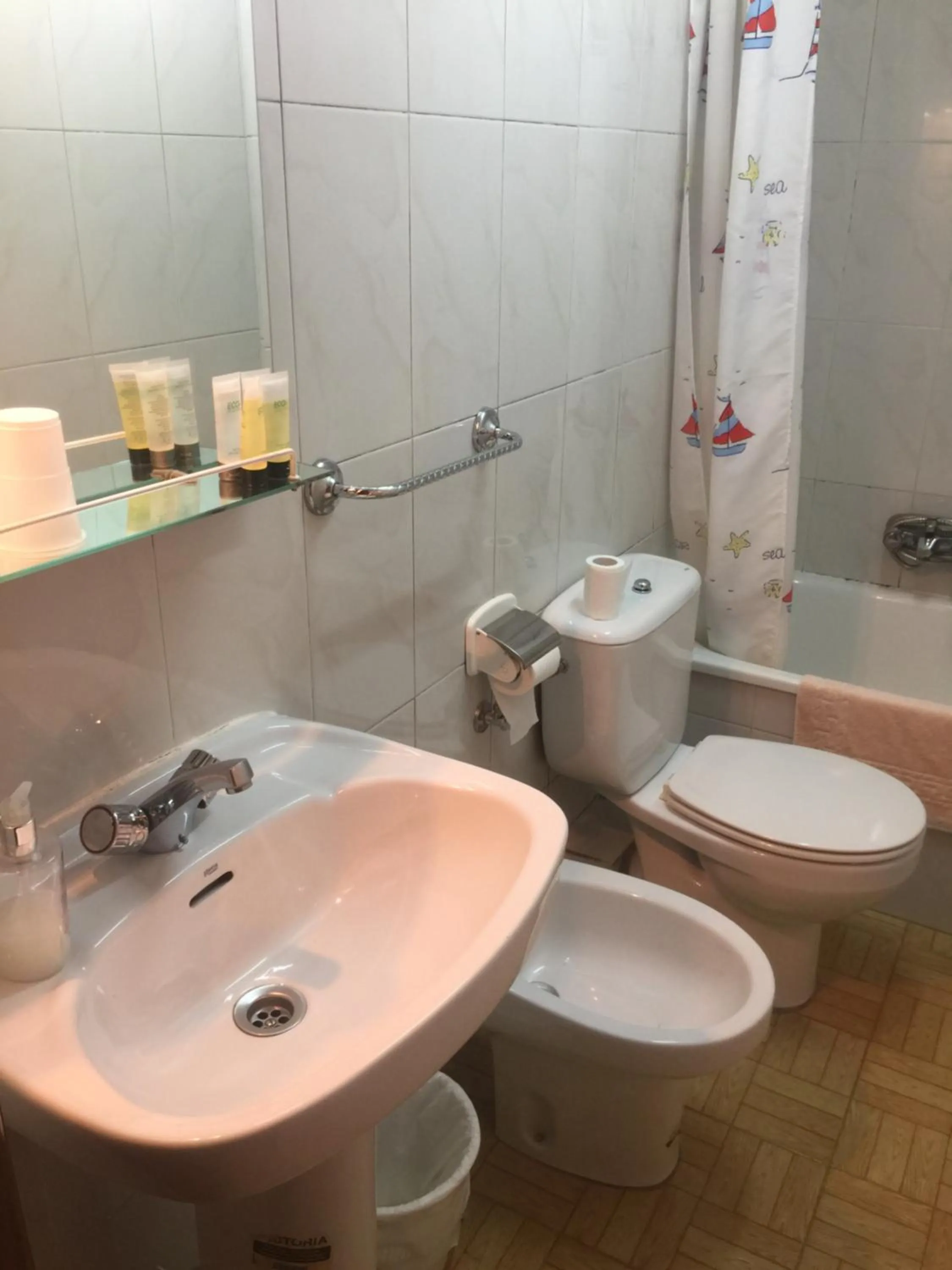 Bathroom in Hostal Murcia