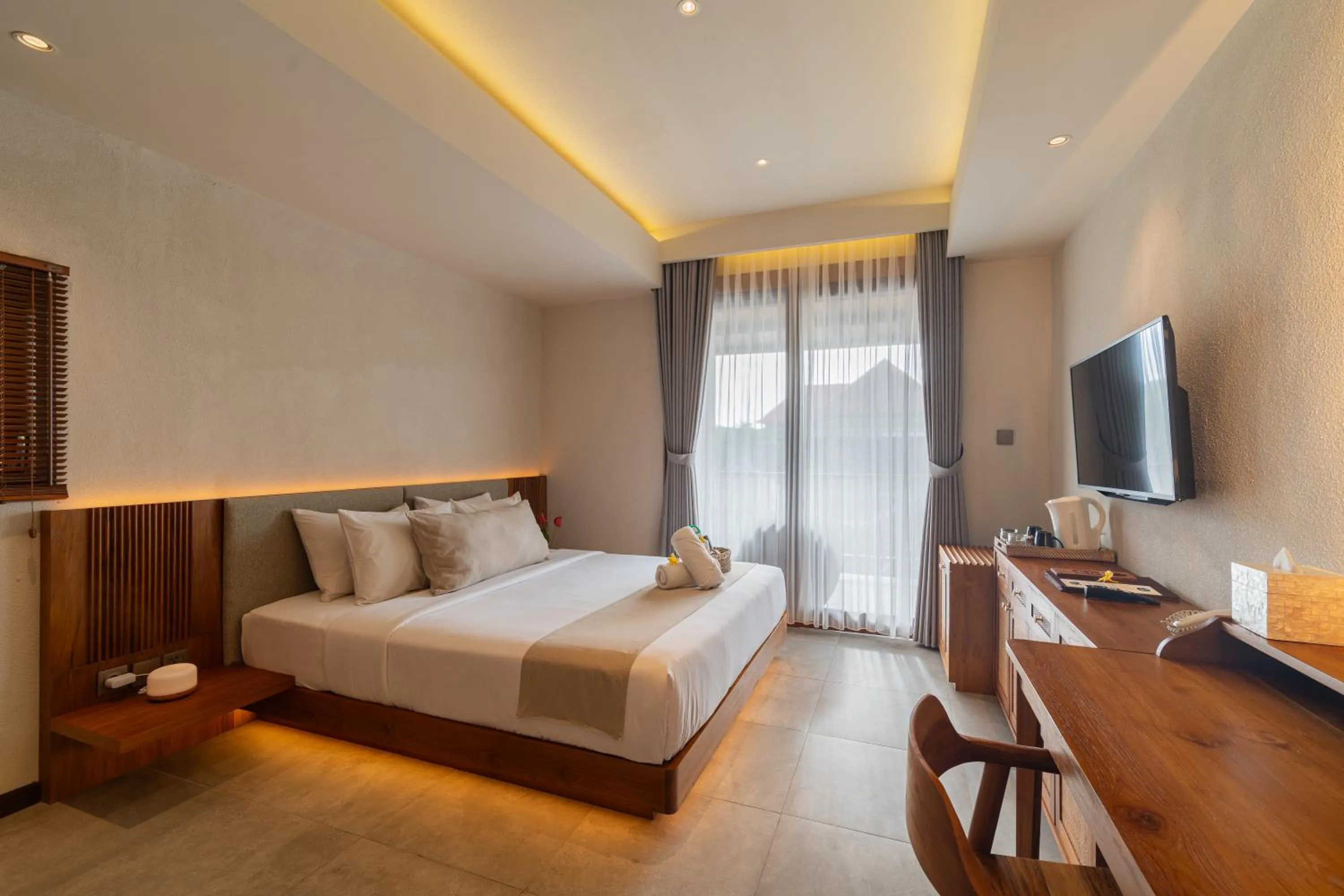 Photo of the whole room, Bed in Ubud Aura Retreat