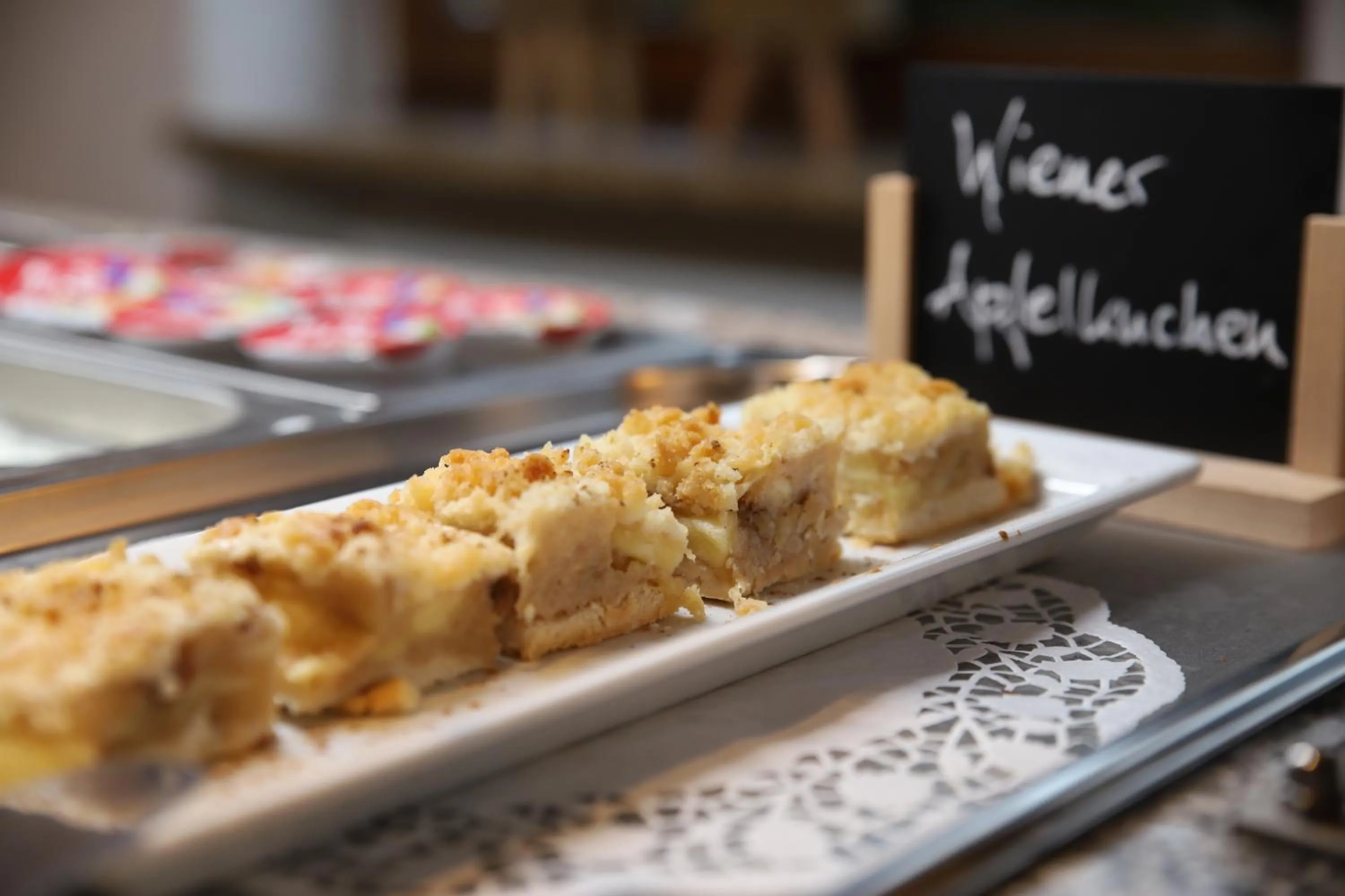 Buffet breakfast in Hotel zur Isar